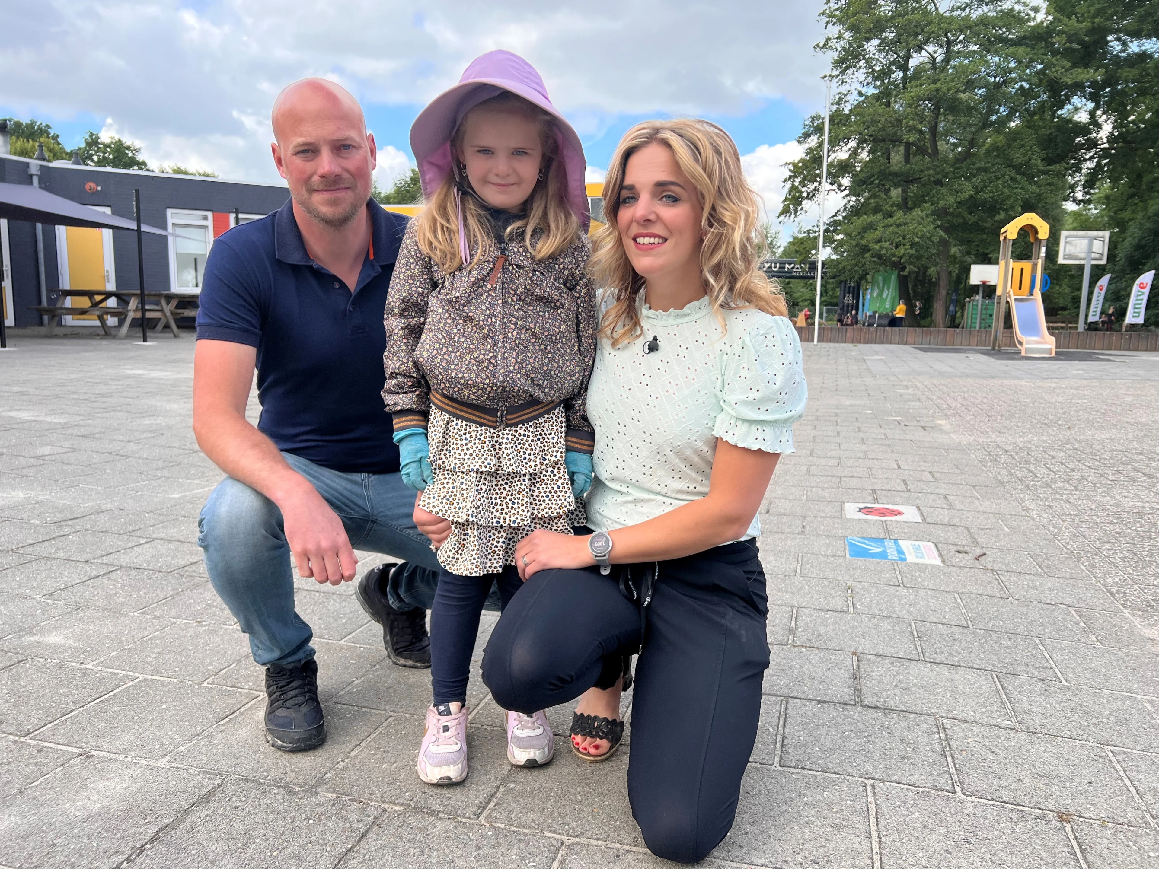 School zamelt geld in zodat 'zonzieke' Suus (5) ook kan buitenspelen