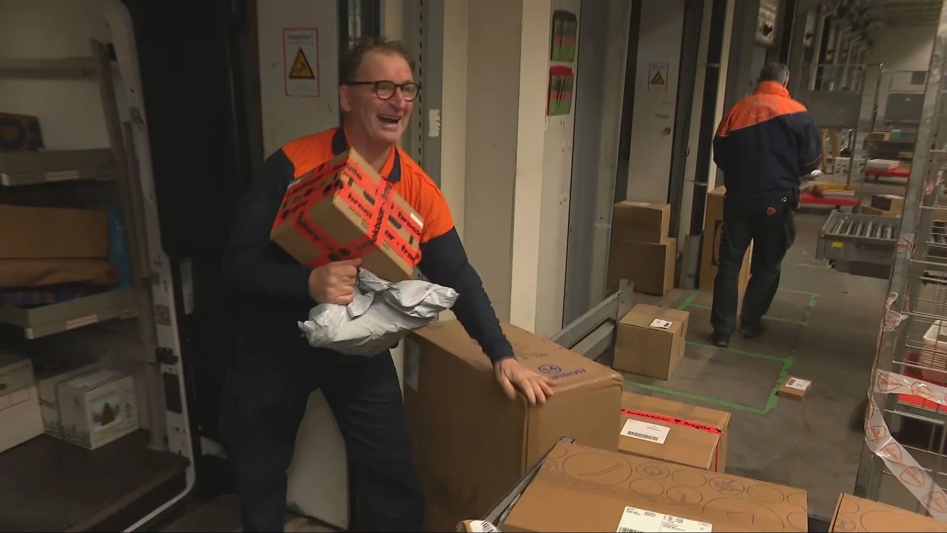 PostNL zet André en collega's in op zondag door pakketdrukte