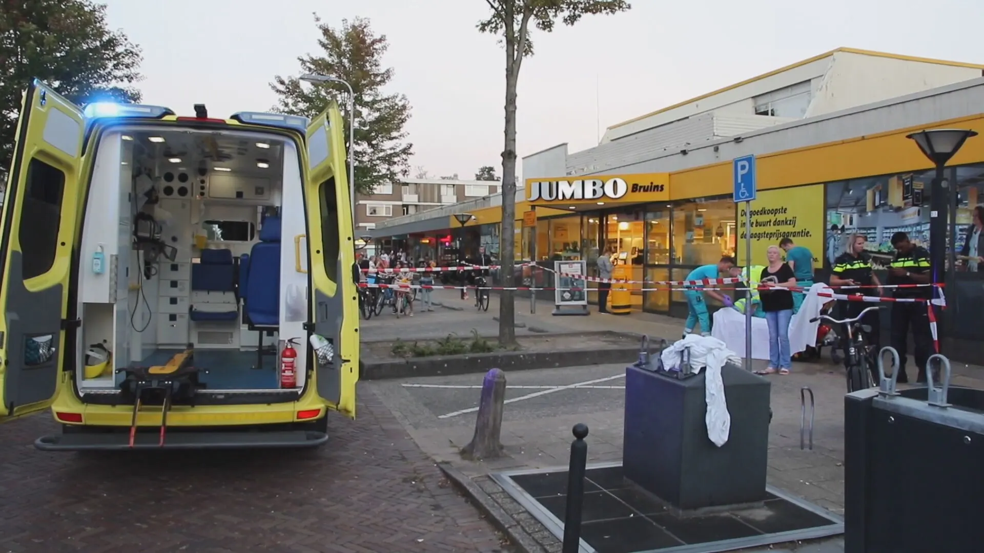 Jongen (17) neergestoken voor de Jumbo in Capelle aan den IJssel
