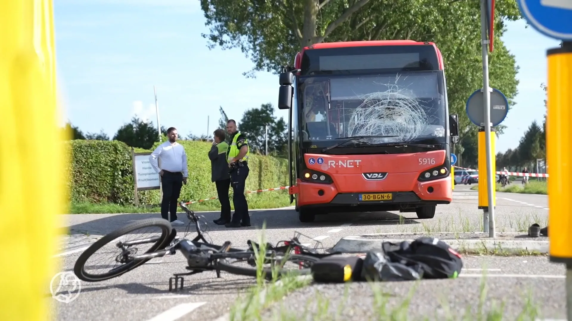 Fietsdrama in Sommelsdijk: 12-jarige jongen overlijdt na botsing met bus