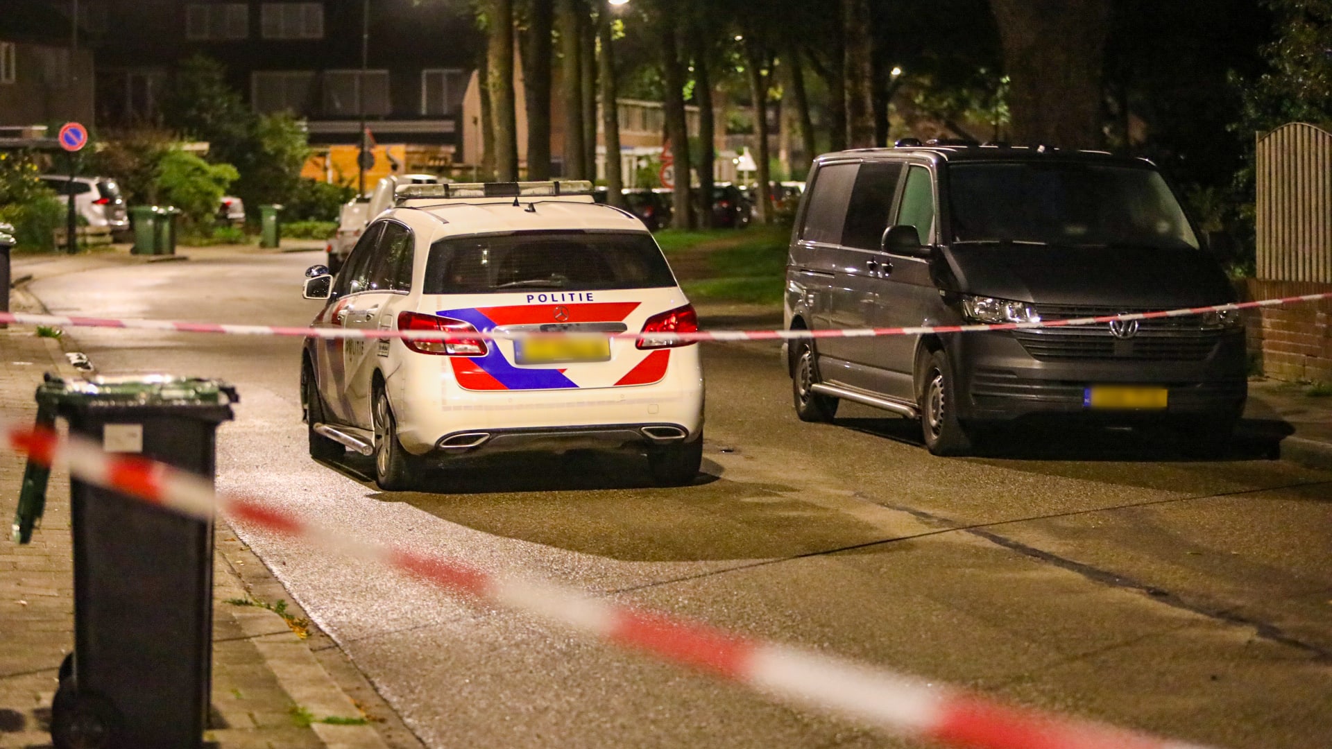 'Wildwesttaferelen' in Apeldoornse woonwijk: mannen beschieten bewoner