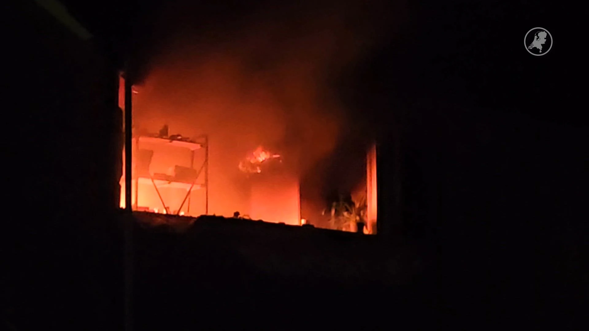 Deel van gevel uit woning geblazen na meerdere explosies in Losser