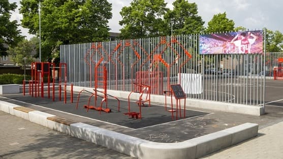 Jongetje (11) uit het niets door vier personen geschopt en geslagen in speeltuin