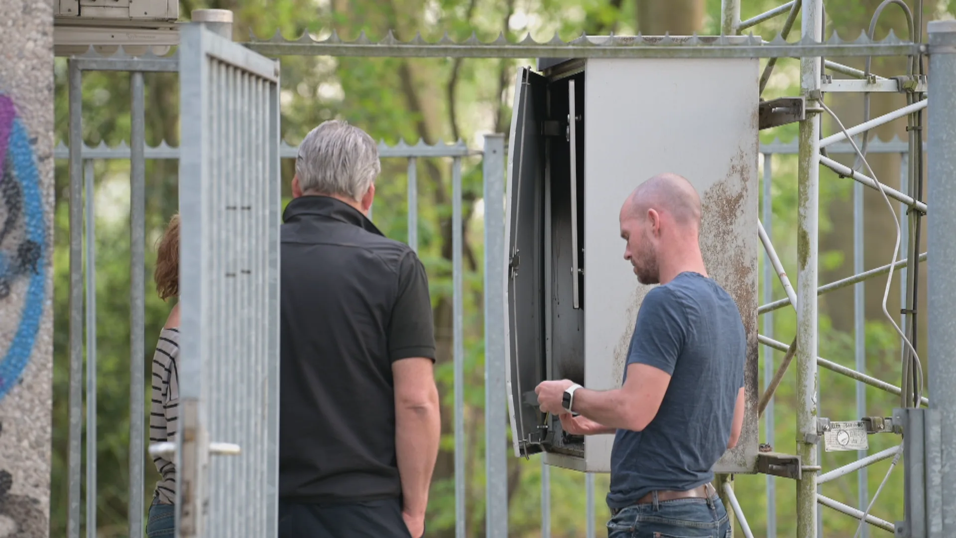 Zendmasten opnieuw doelwit van brandstichting: politie doet onderzoek in Tilburg