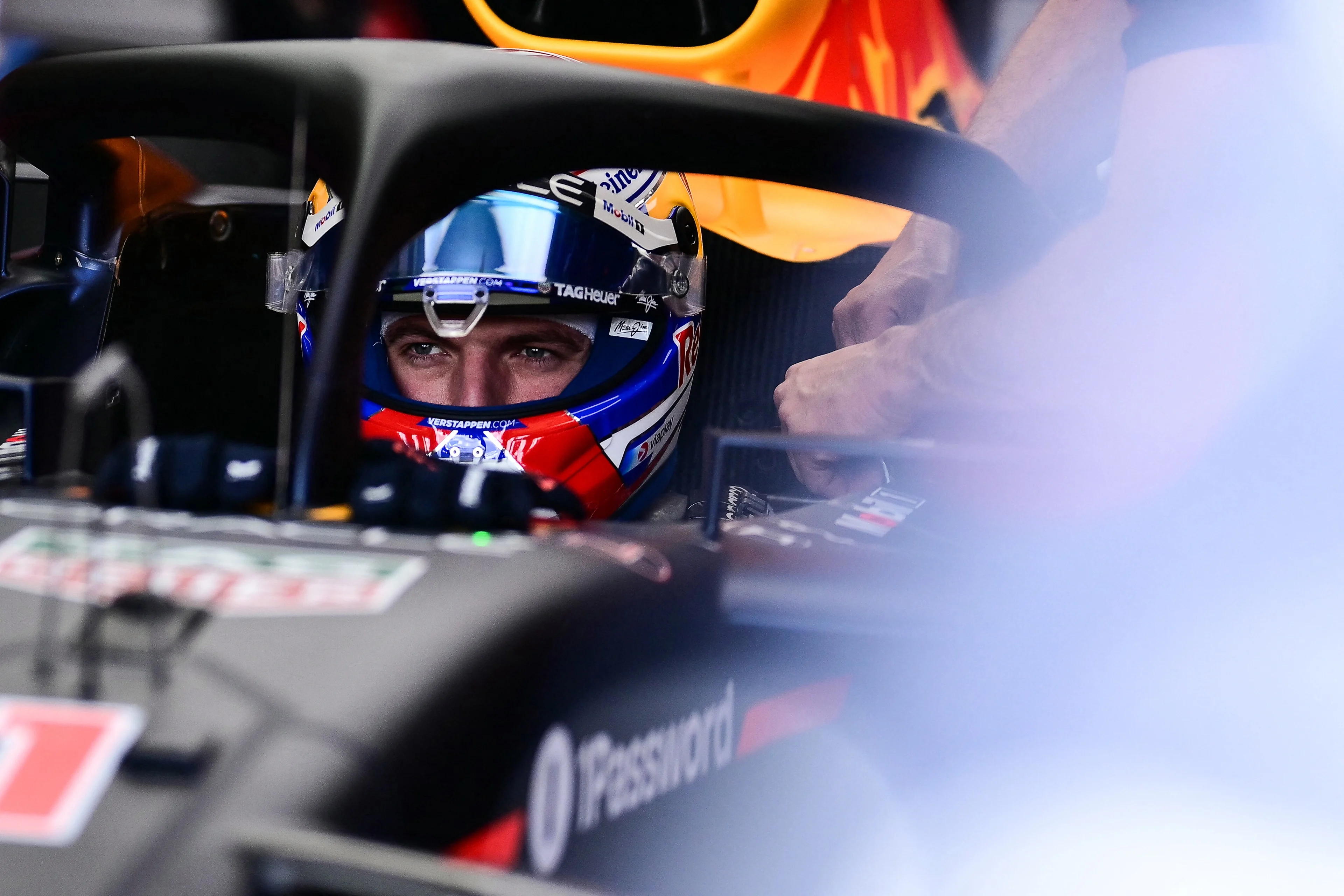 Verstappen net naast pole in Imola, Ferrari blundert voor eigen publiek