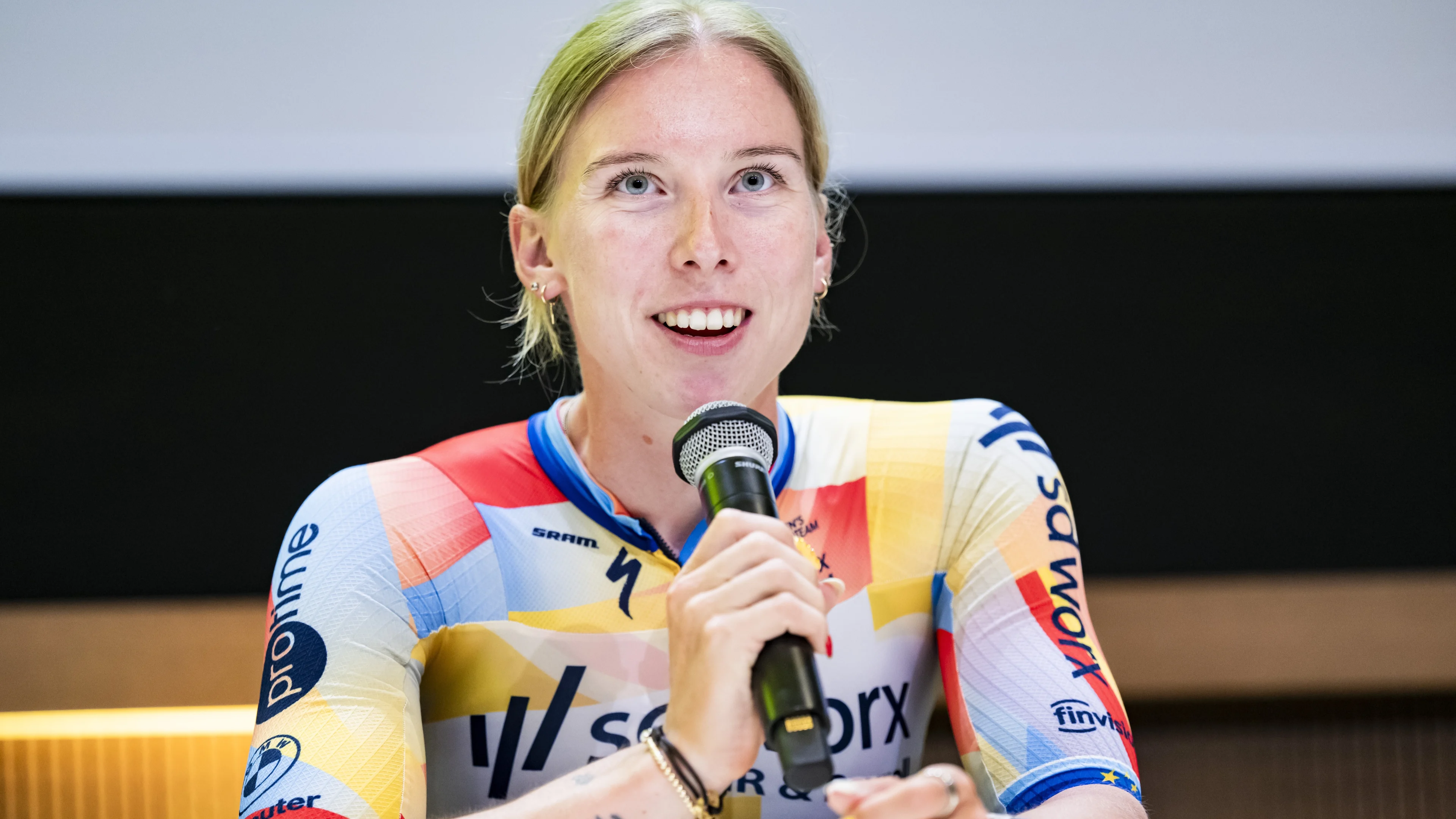 Nederlandse Wiebes wint eerste etappe van Tour de France Femmes