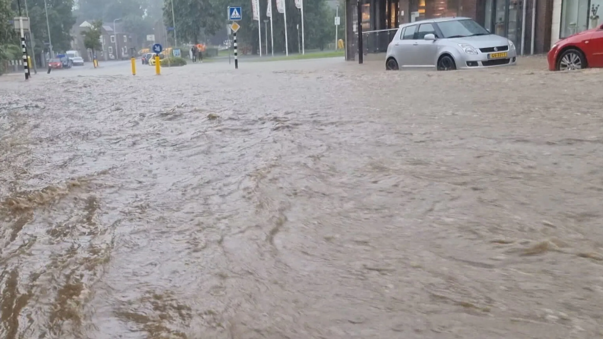 Limburgse Eygelshoven veranderde in kolkende rivier: 'Viel niet tegen te vechten'
