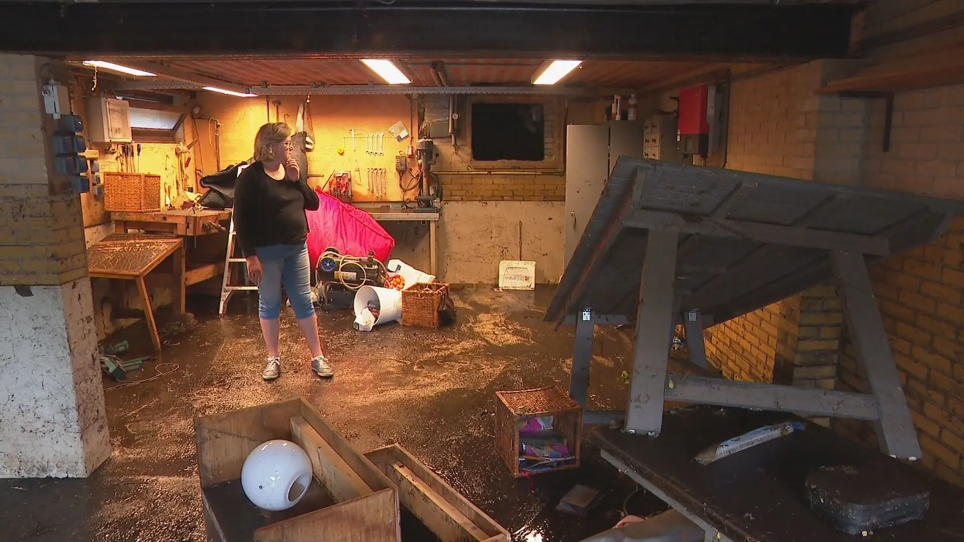 Wolkbreuk zorgt in Dalfsen voor enorme wateroverlast: 'Nog nooit meegemaakt'