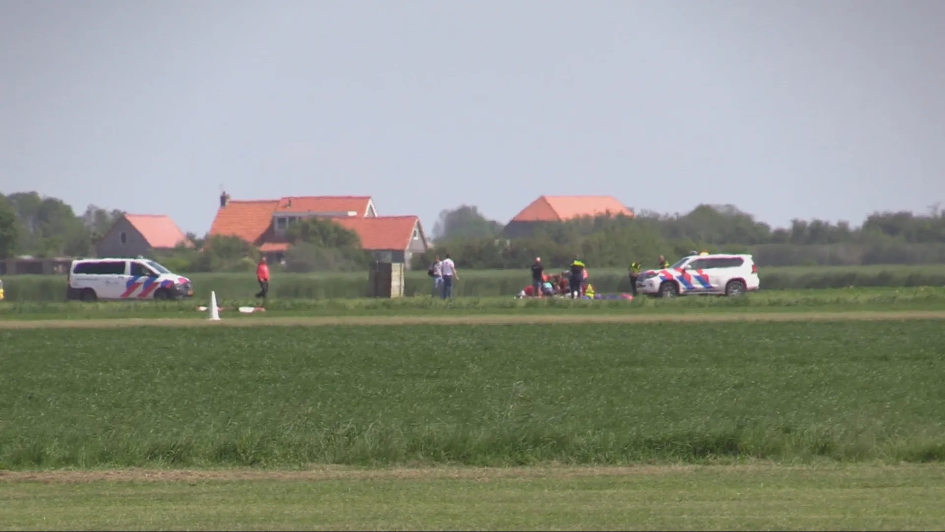 Buitenlandse militair zwaargewond na parachutesprong op Texel