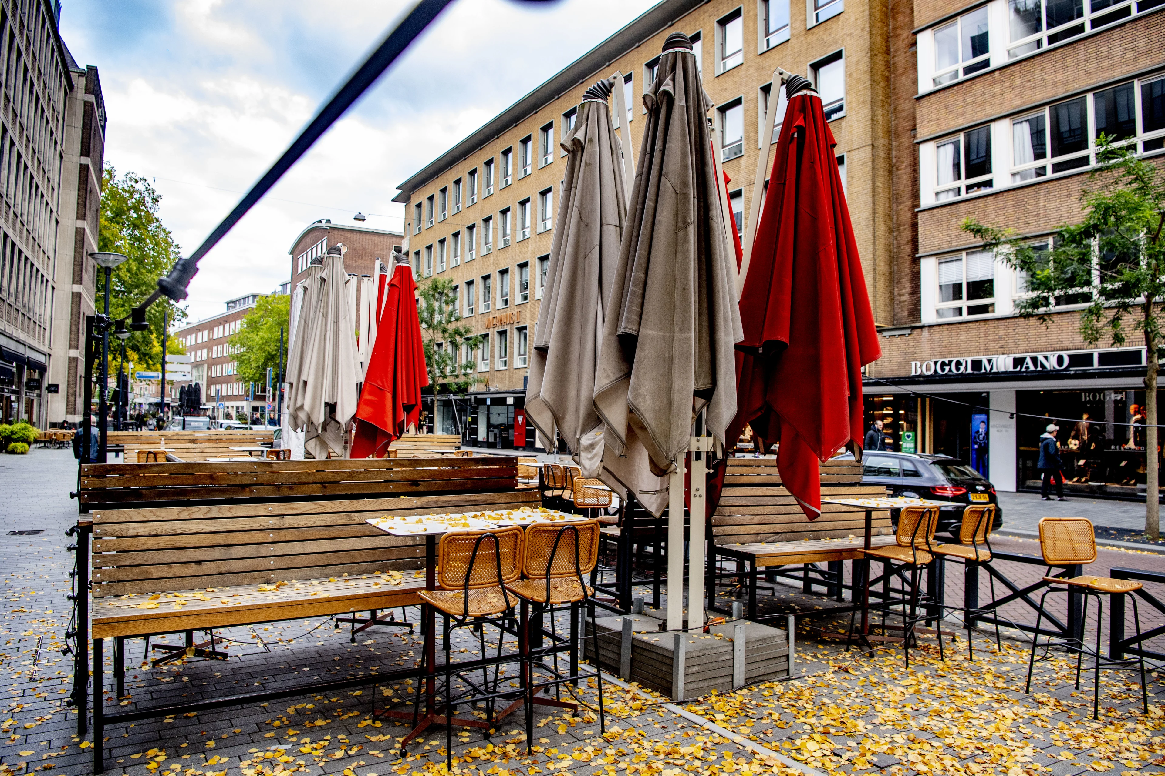 'Laat restaurants weer opengaan als ze zich aan coronamaatregelen houden'