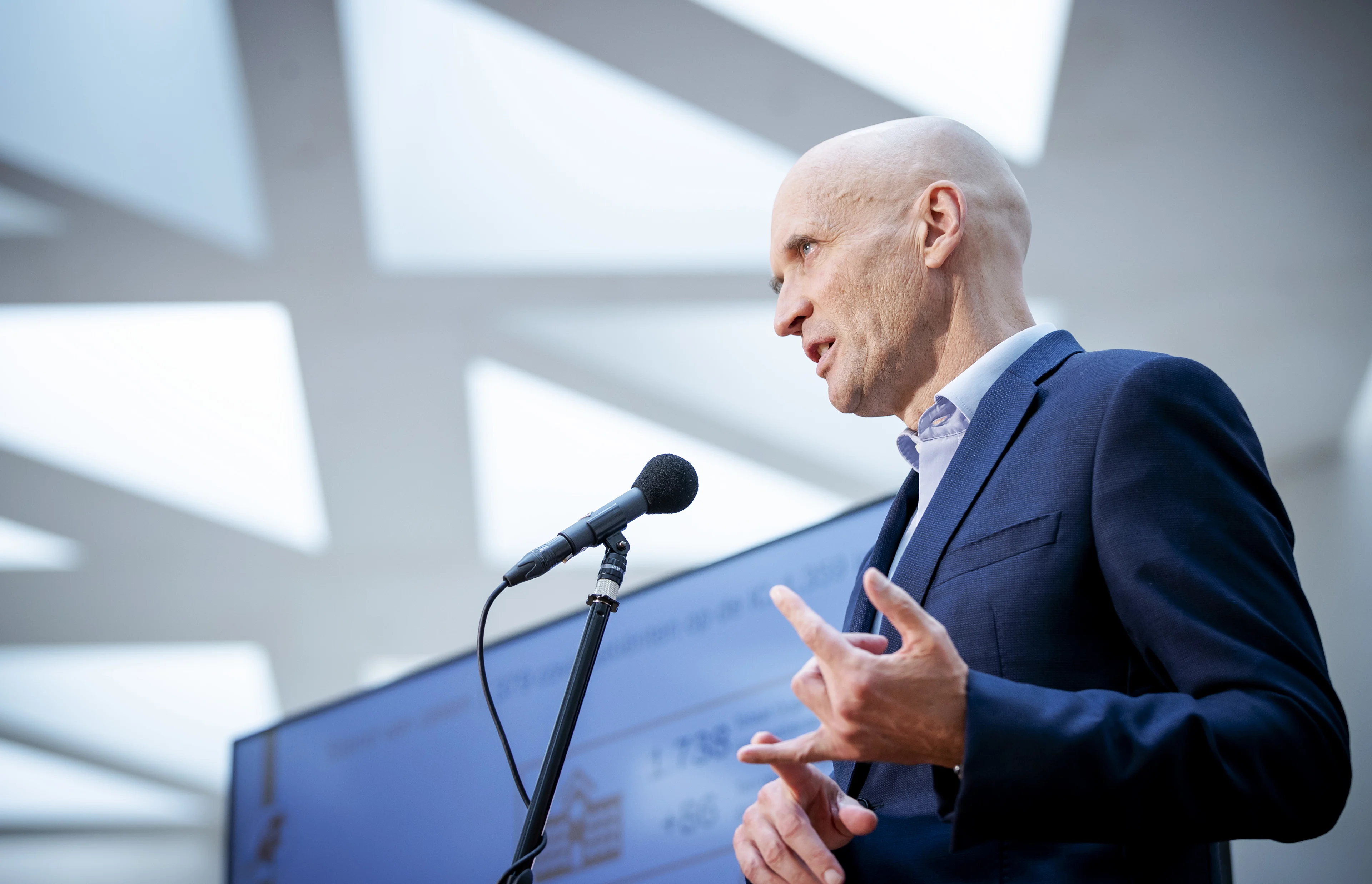 Persconferentie Kuipers over coronapatiënten in ziekenhuizen en overplaatsingen naar Duitsland