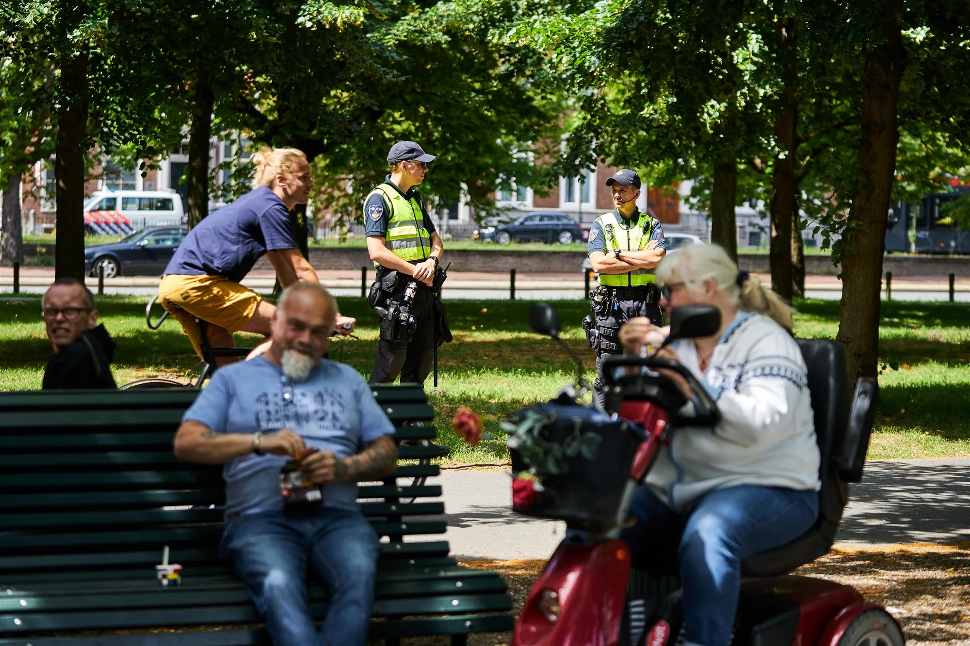 Toch aantal mensen op Malieveld voor demonstratie: burgemeester Remkes geeft noodbevel af