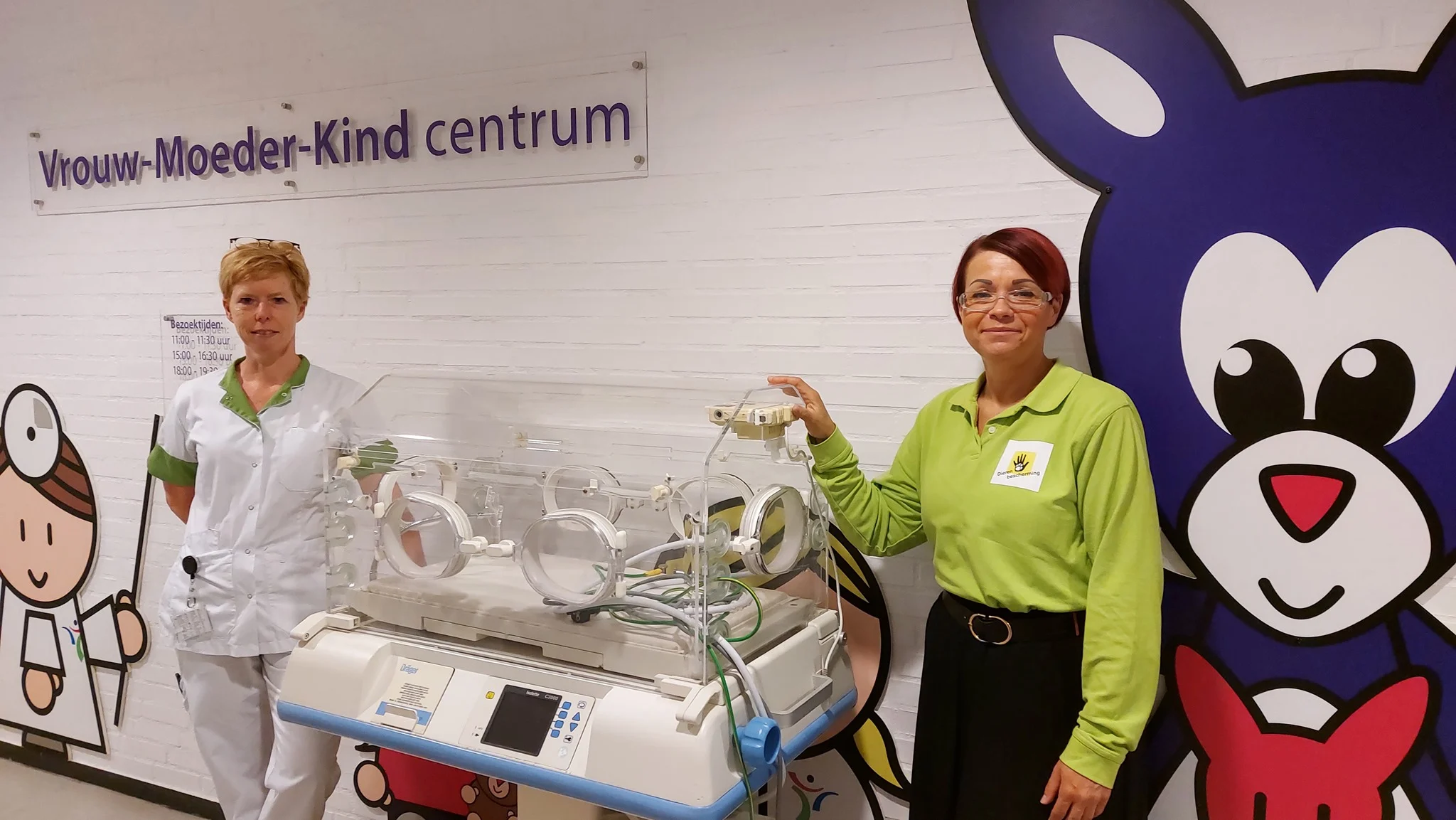 Bijzondere donatie: ziekenhuis geeft couveuse weg voor kwetsbare kittens