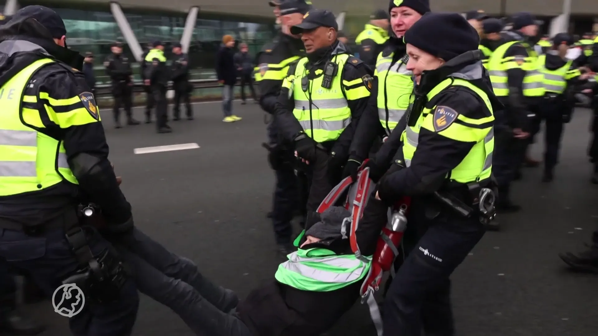 Eén klimaatactivist A10 moet overnachten op politiebureau
