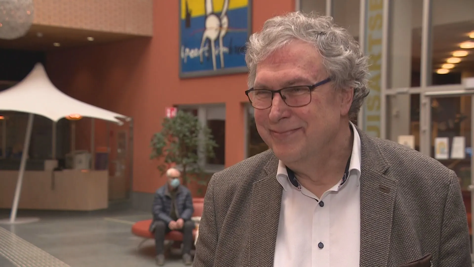 Viroloog Bert Niesters: 'Grote zorgen over enorm gedaalde testbereidheid'   