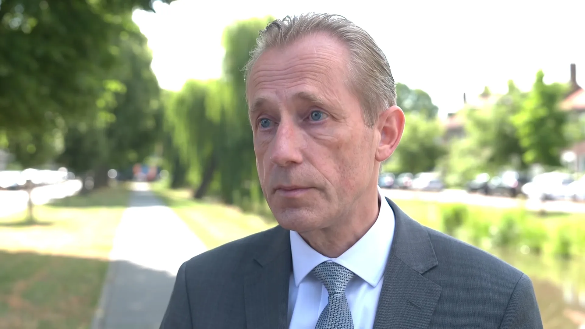 Burgemeester Alblasserdam reageert op neersteken leraar: 'Diep triest'