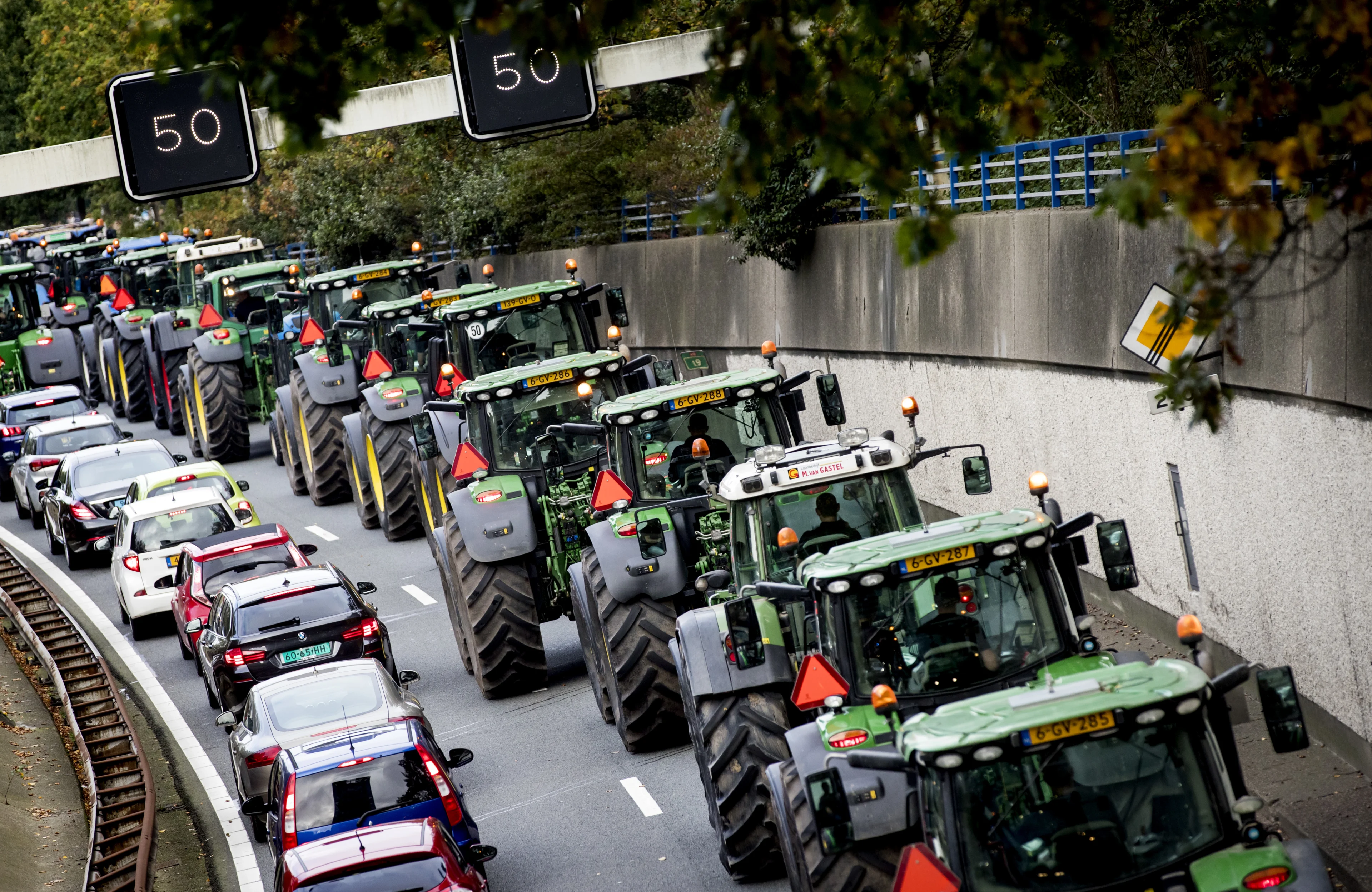 Farmers Defence Force roept boeren op niet over de snelweg te rijden