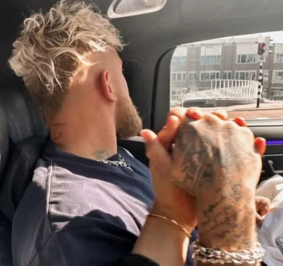 Verrassingsbezoek Jake Paul aan Jutta Leerdam: stel duikt op in Fries dorp en Utrecht, fans dolenthousiast