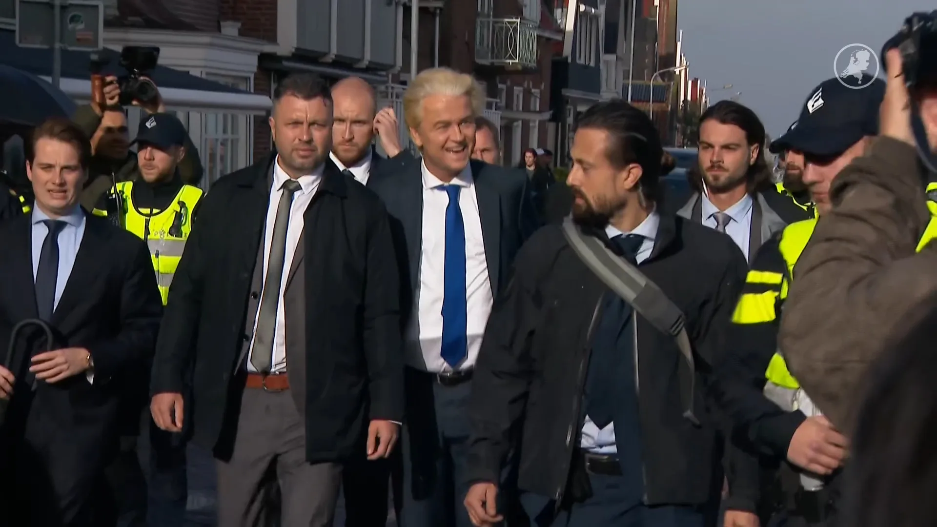 Enthousiast onthaal voor PVV-leider Geert Wilders in Volendam
