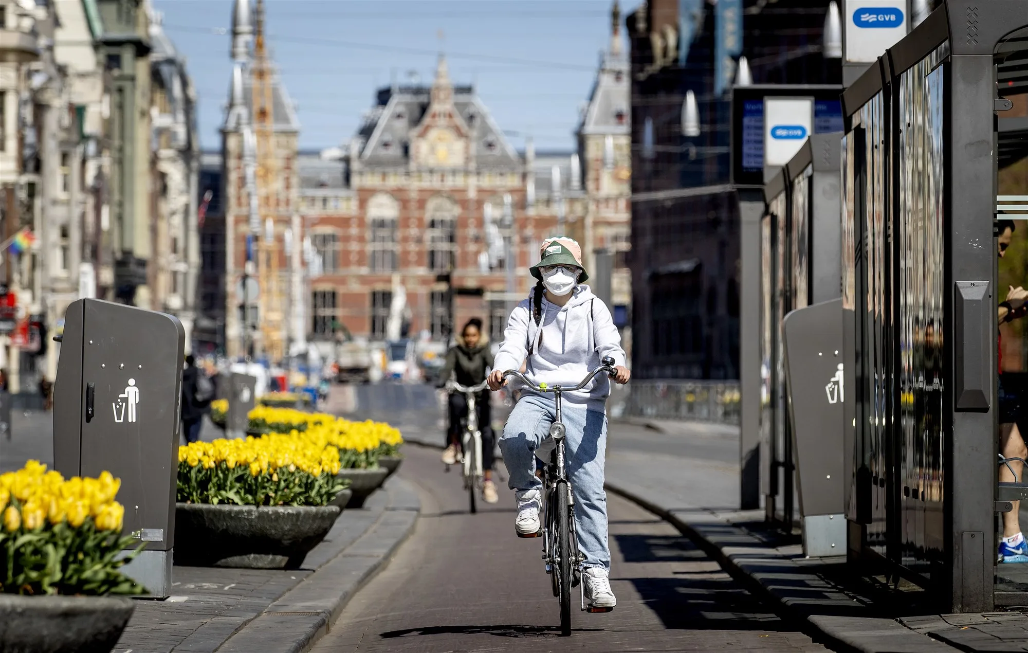 Opiniemakers steeds vaker kritisch op coronamaatregelen: 'Dit kost mensen levensjaren'