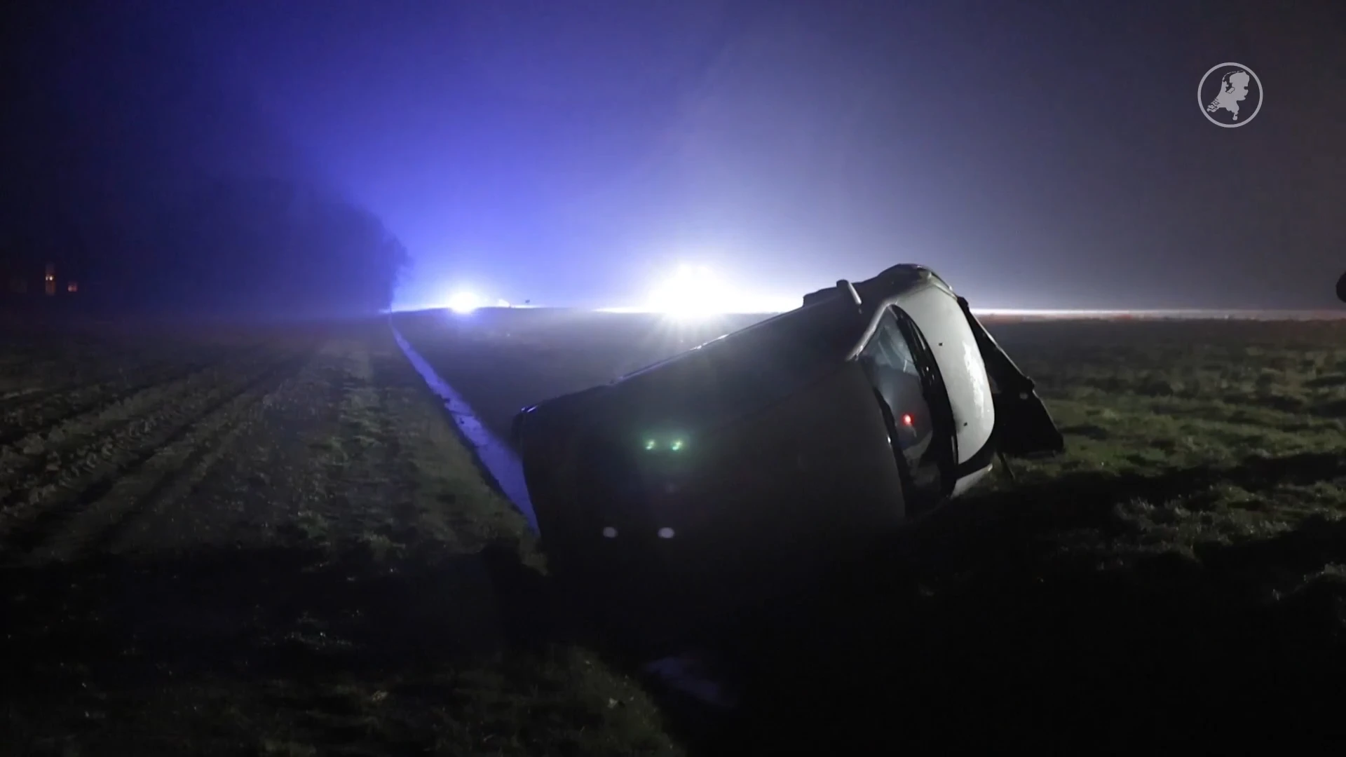 Auto belandt in sloot bij Nagele door gladheid