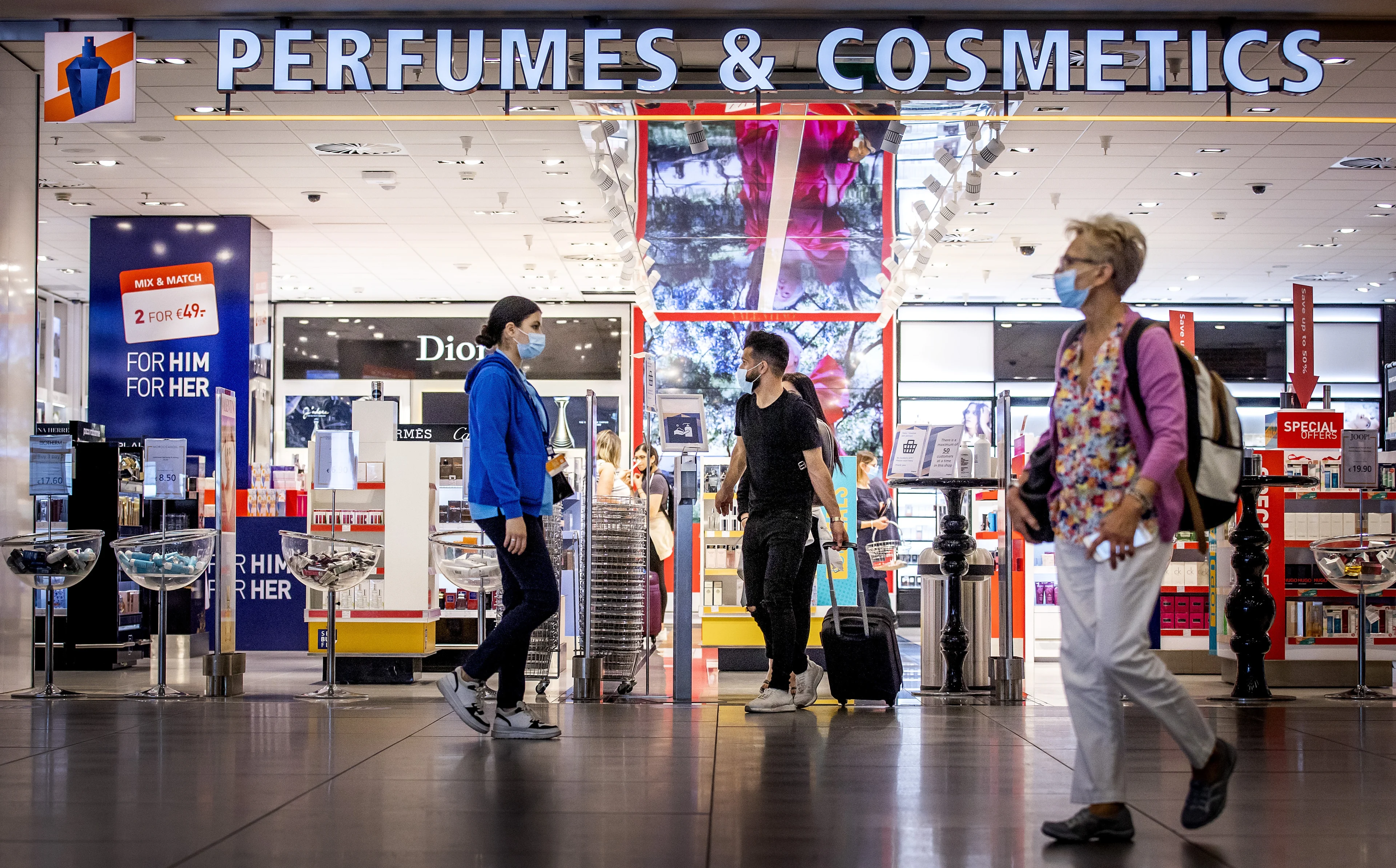 Parfum helemaal niet goedkoper op Schiphol, luchthaven past misleidende prijzen aan na kritiek