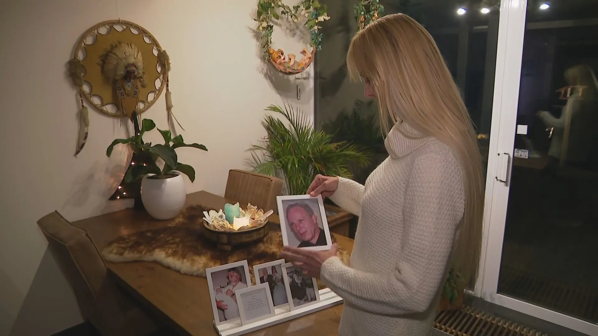 Manuela's broer moest bed vrijmaken voor coronapatiënt: 'Hou rekening met elkaar'