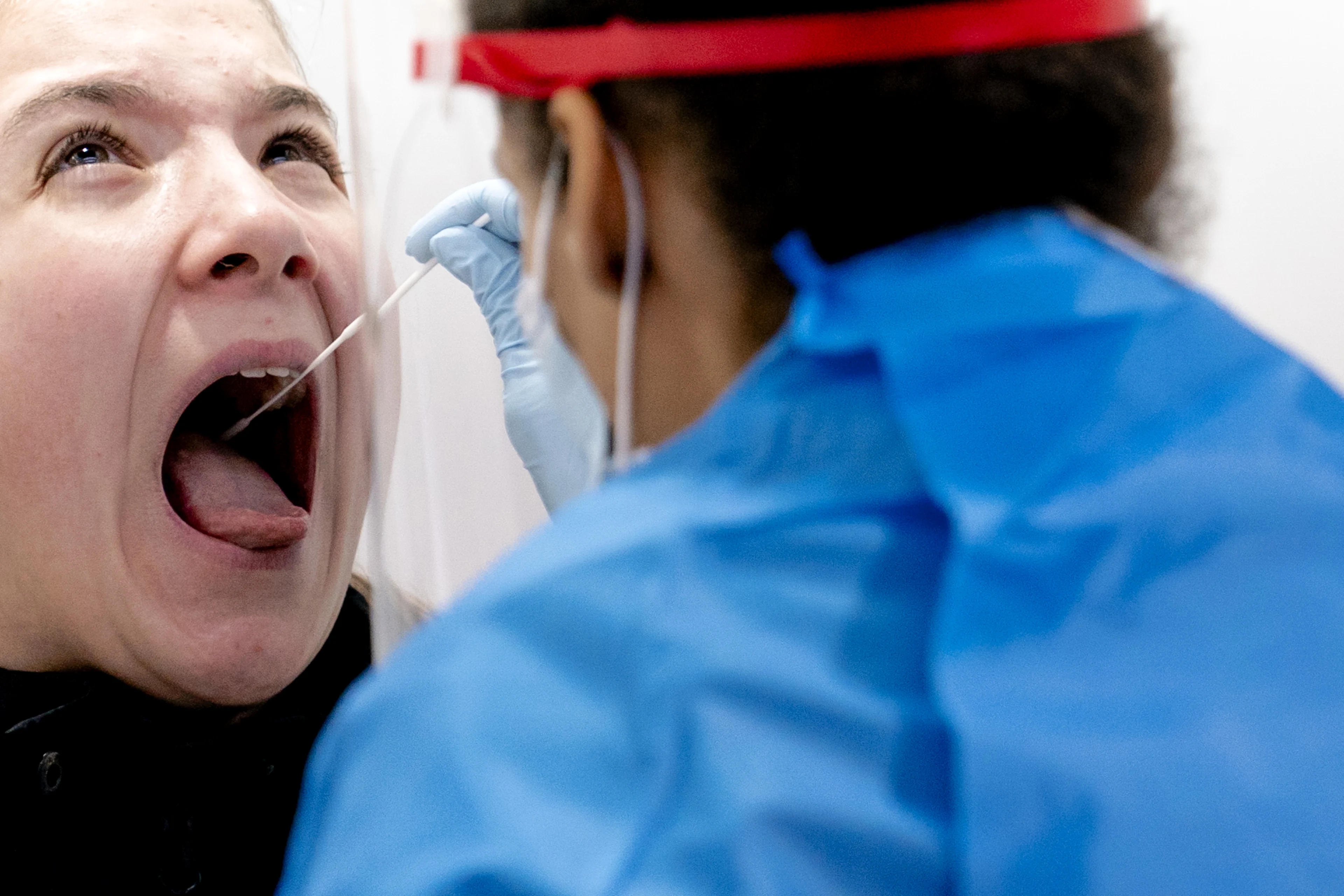 Kinderen fors vaker positief getest, meeste besmettingen onder jongvolwassenen