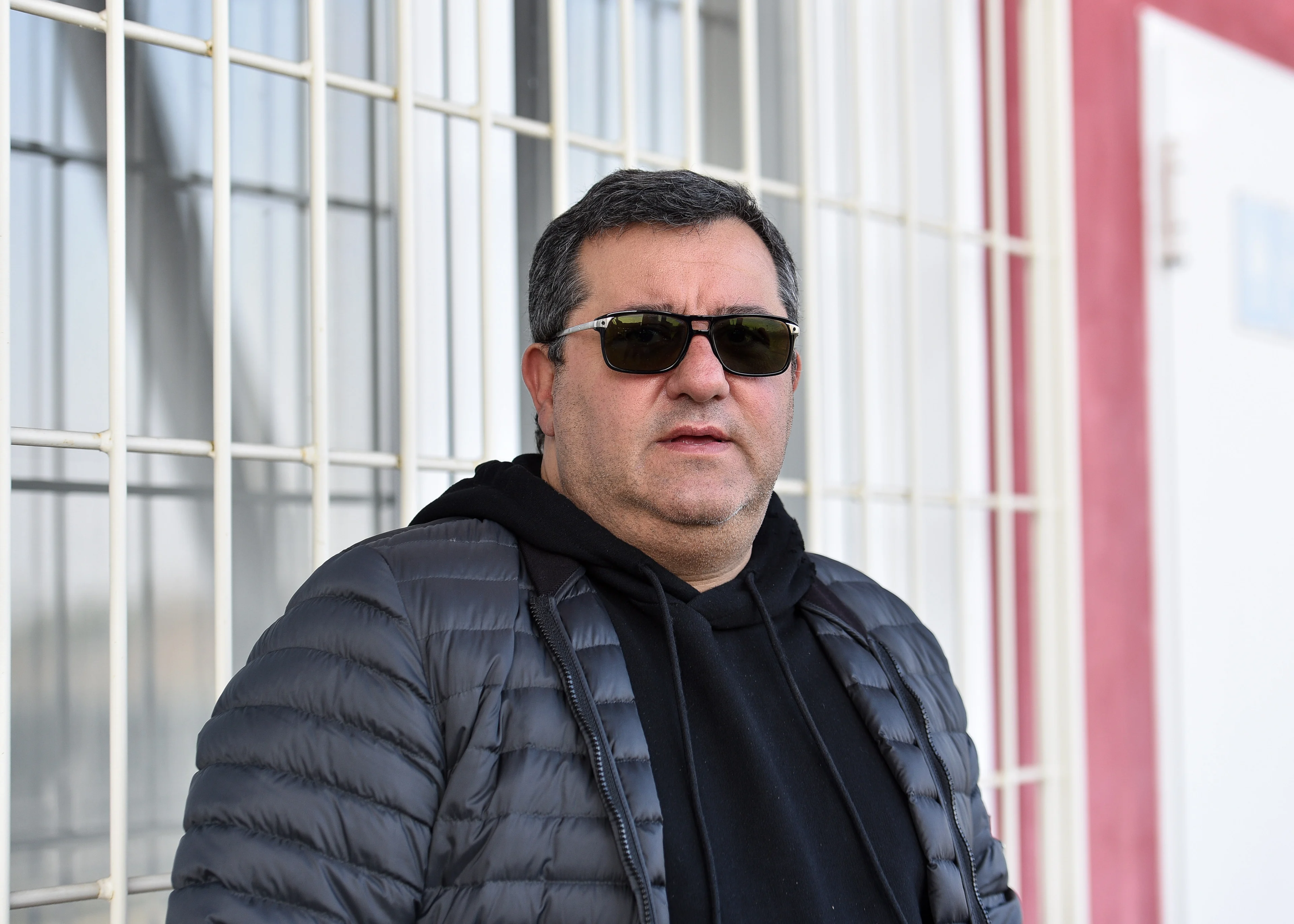Voetbalmakelaar Mino Raiola reageert via Twitter op eigen overlijden