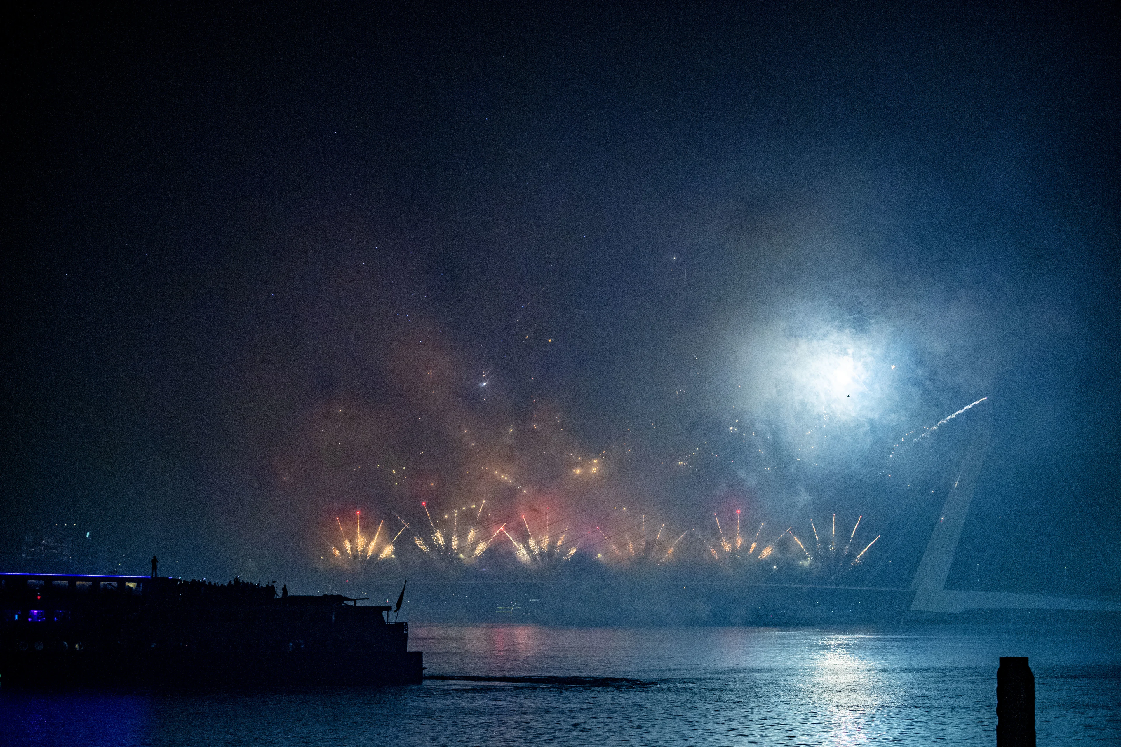 Het jaar 2020 is begonnen: ongelukken, branden, mist en vuurwerk tijdens de jaarwisseling
