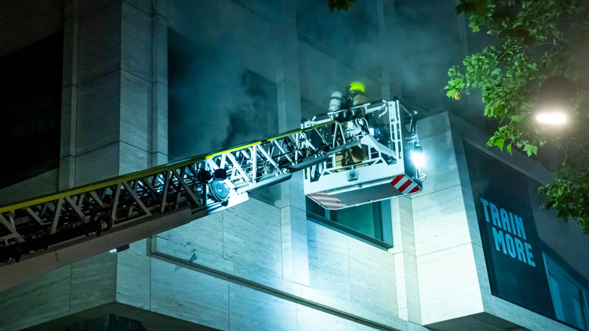 Brand in Rotterdamse sportschool, saunagangers opgevangen in stadhuis