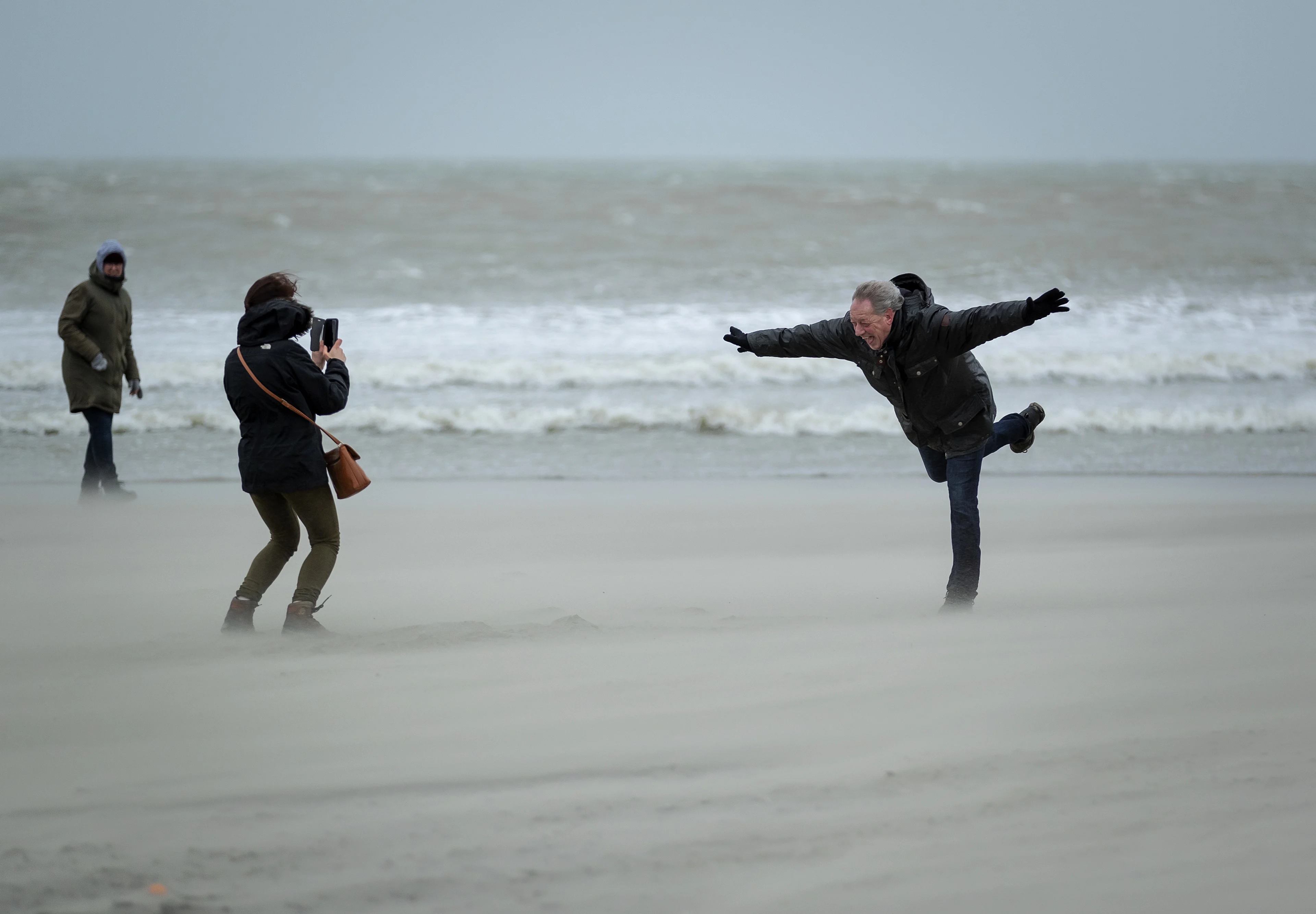 Wordt storm Dennis nu wel of niet zwaarder dan Ciara?