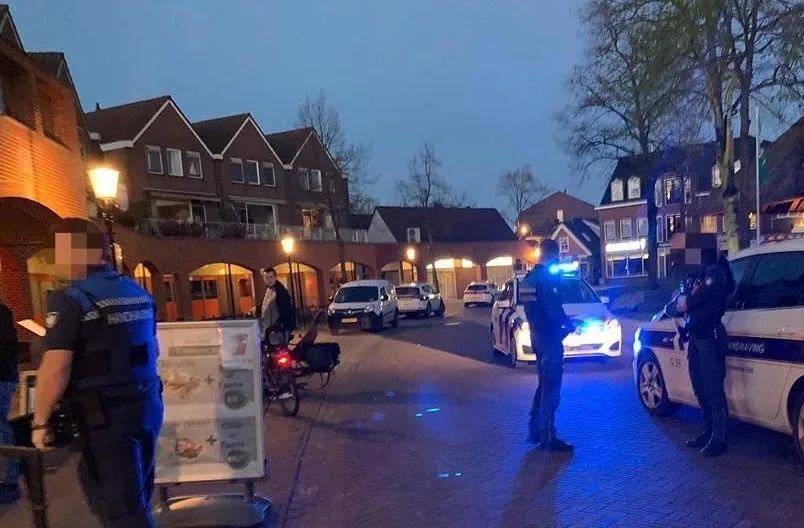 Boa's bedreigd met shovel in Lunteren: 'Even zien hoe hoog onze auto zou komen'