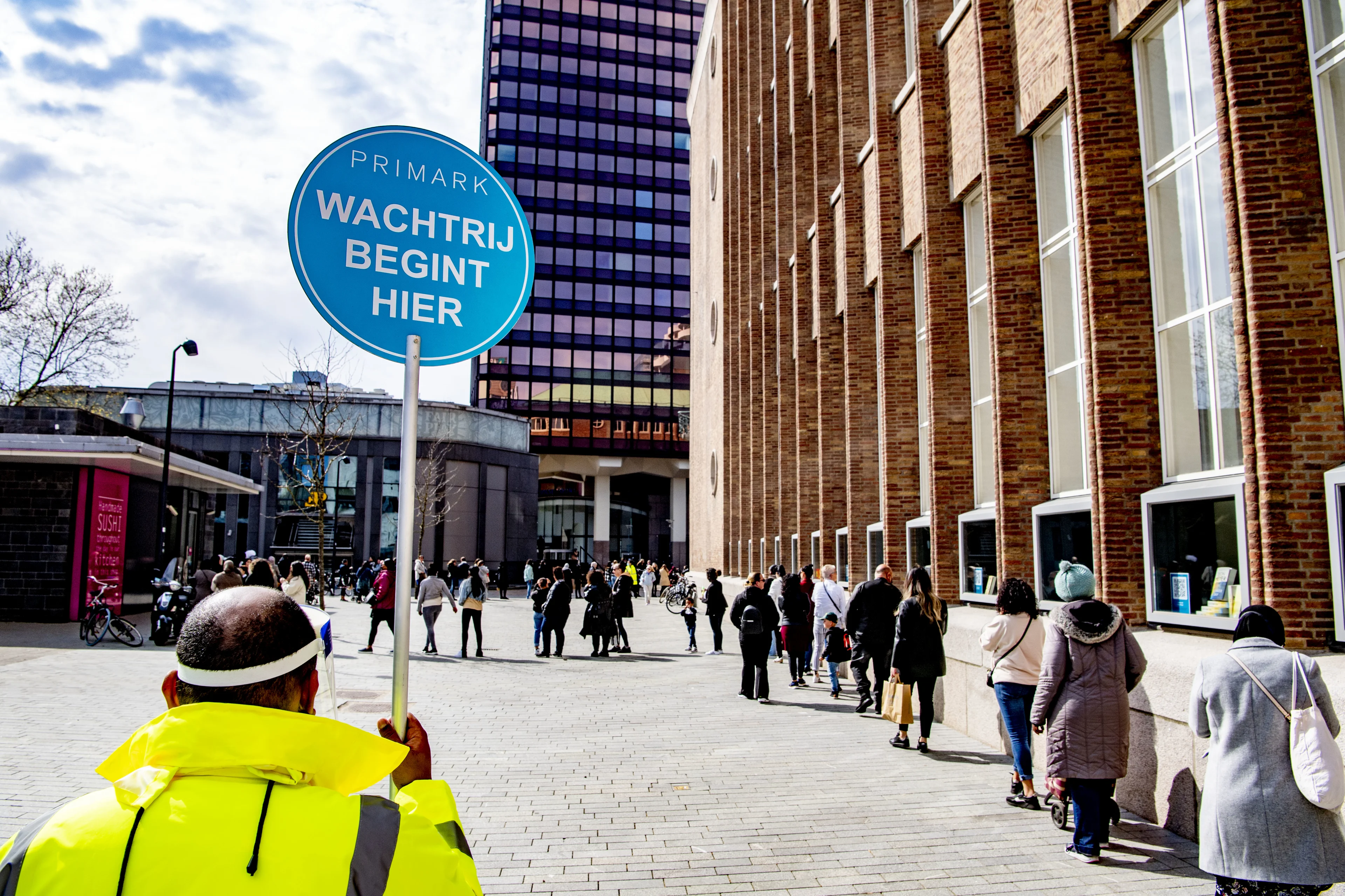 LIVEBLOG | Drukke eerste terrasdag verloopt zonder grote problemen