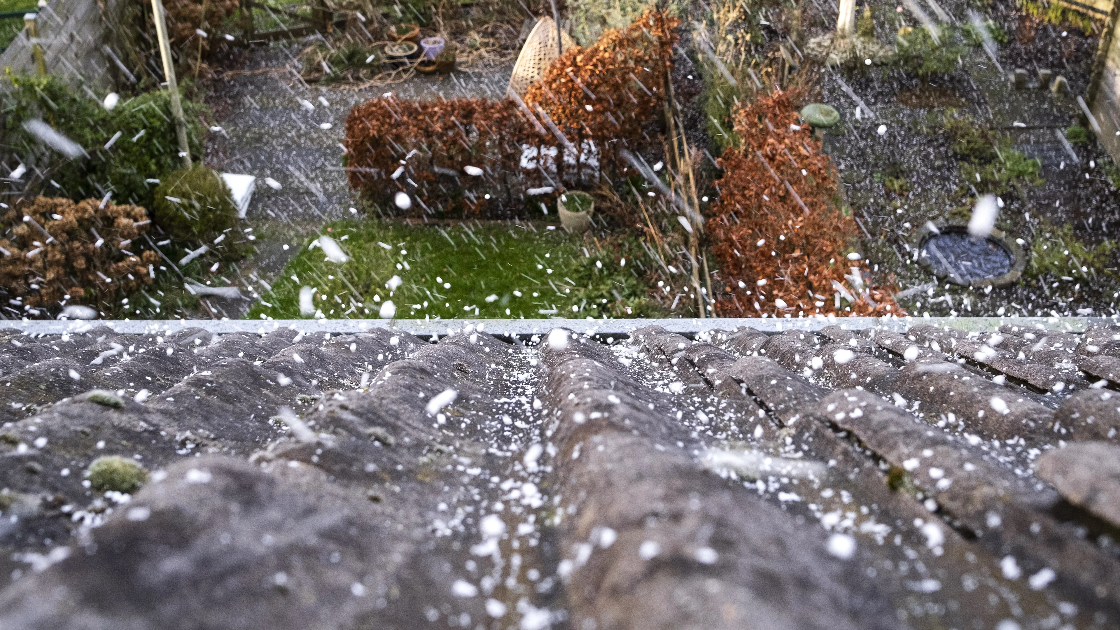 KNMI: Code geel in hele land voor onweer, hagel en felle windstoten