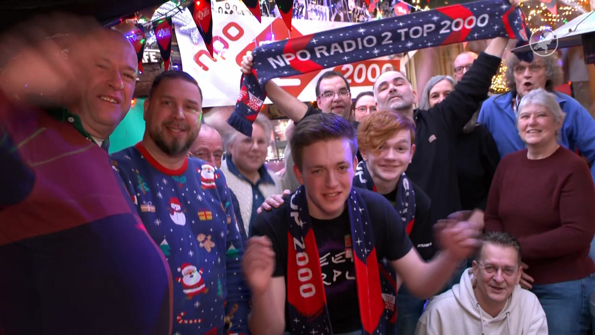 Arjen heeft zijn tuin omgetoverd tot Top 2000-café