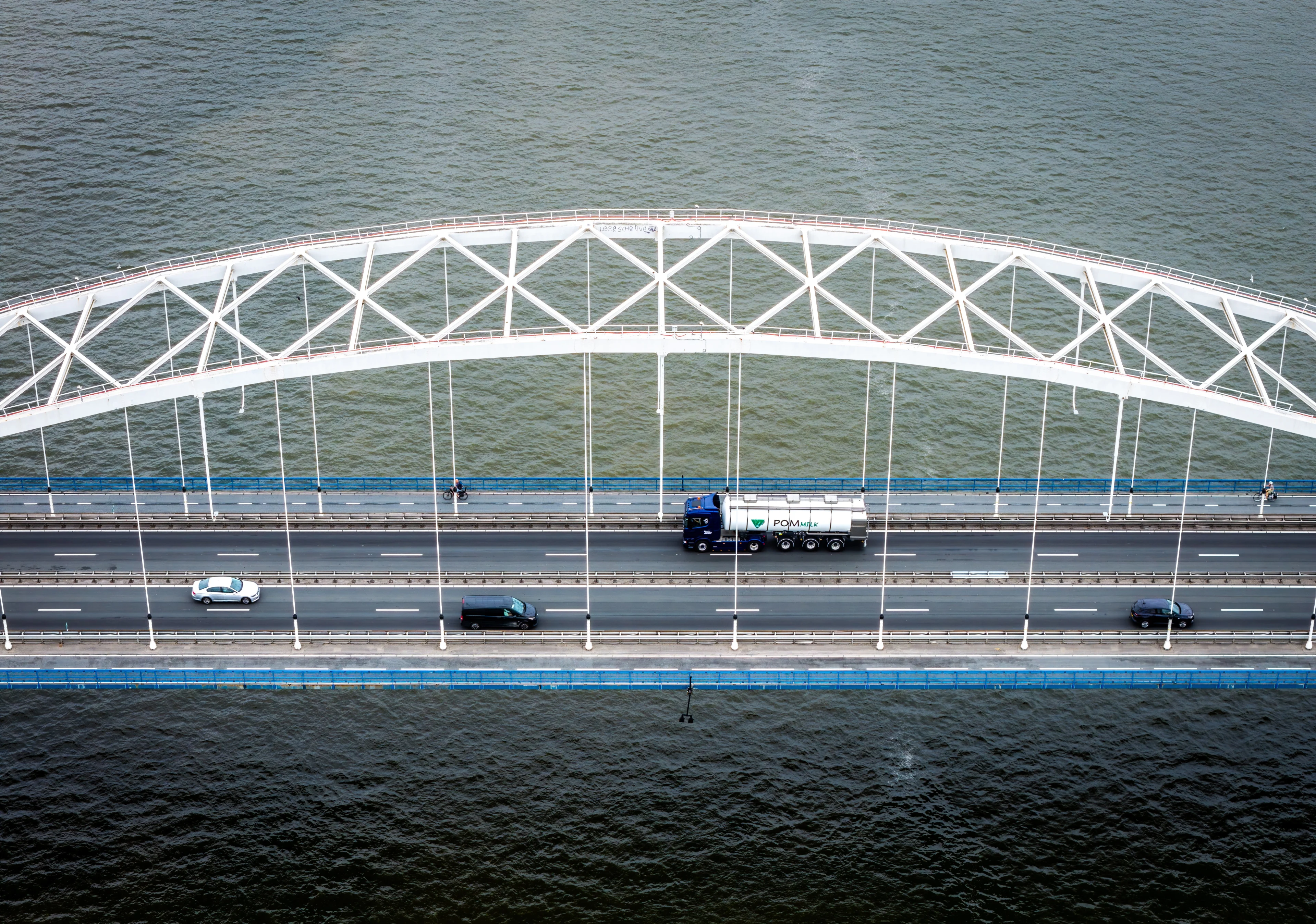 Merwedebrug dicht voor vrachtverkeer om veiligheid: 'Pijnlijk signaal'
