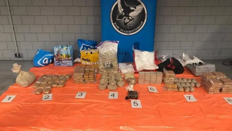 Politie vindt bijna 100 kilo heroïne in huis Hoogvliet, jongen (15) aangehouden