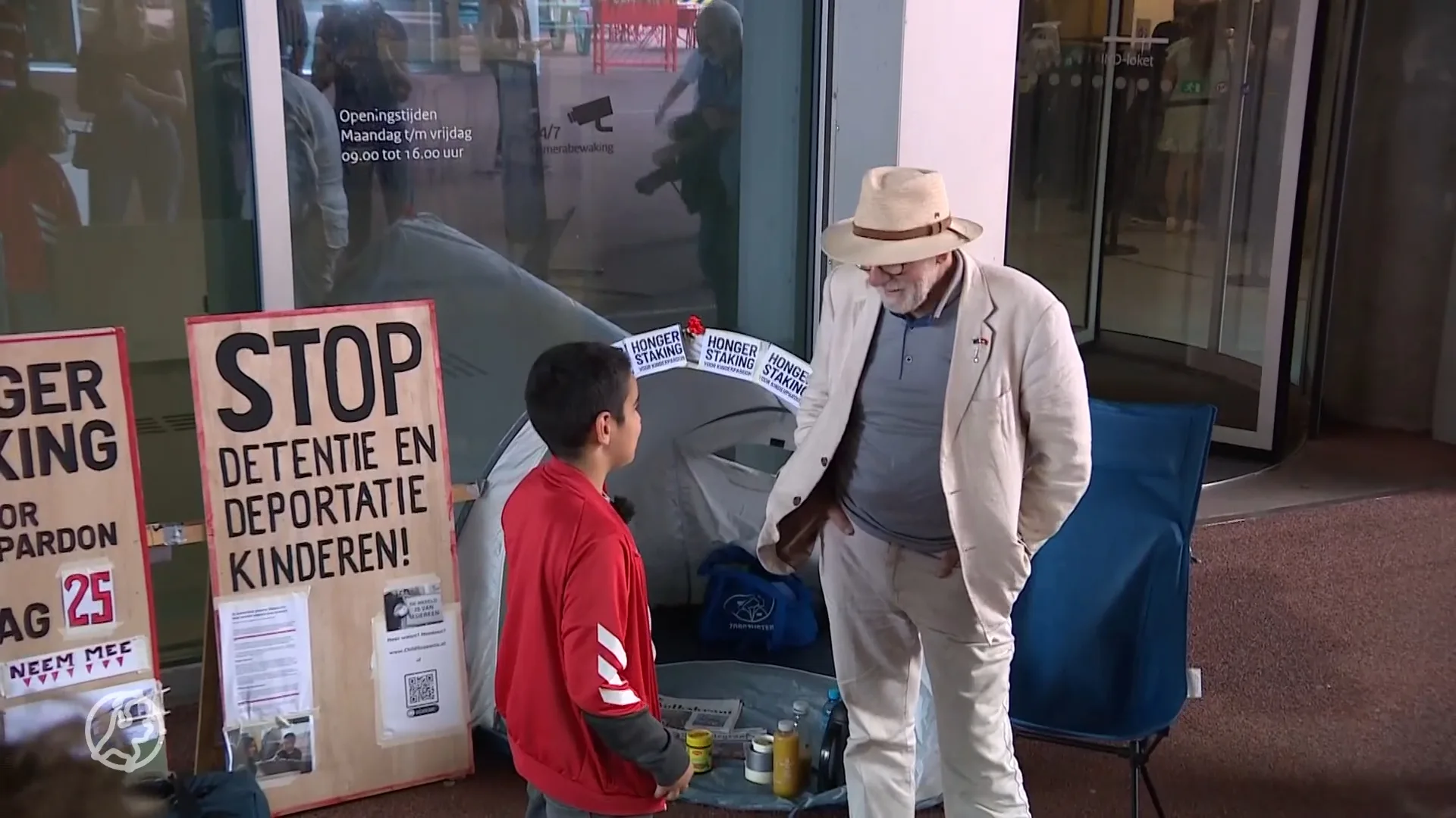 Bijzondere ontmoeting: Mikael (11) ontmoet Eduard (79) in hongerstaking