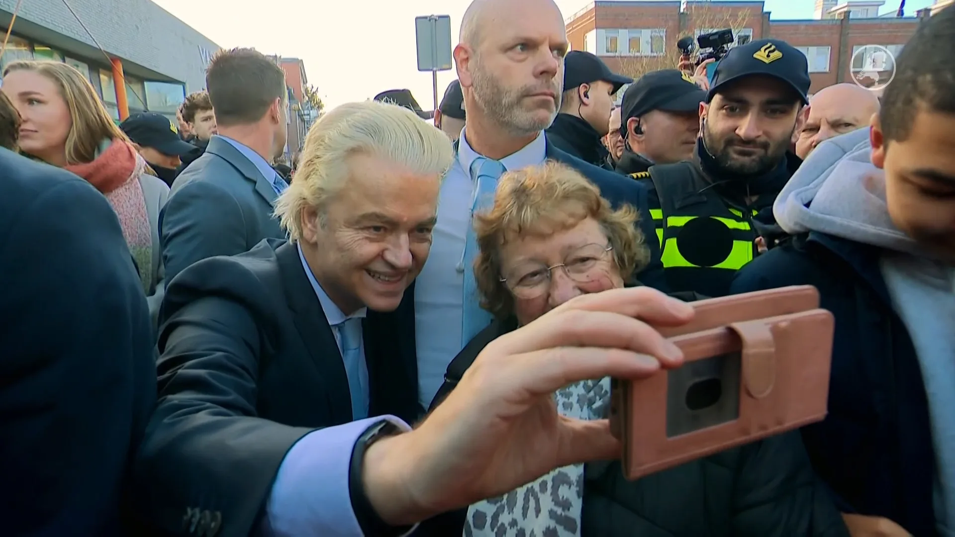 Geert Wilders als popster onthaald in Papendrecht: 'Fantastisch dat hij er is'