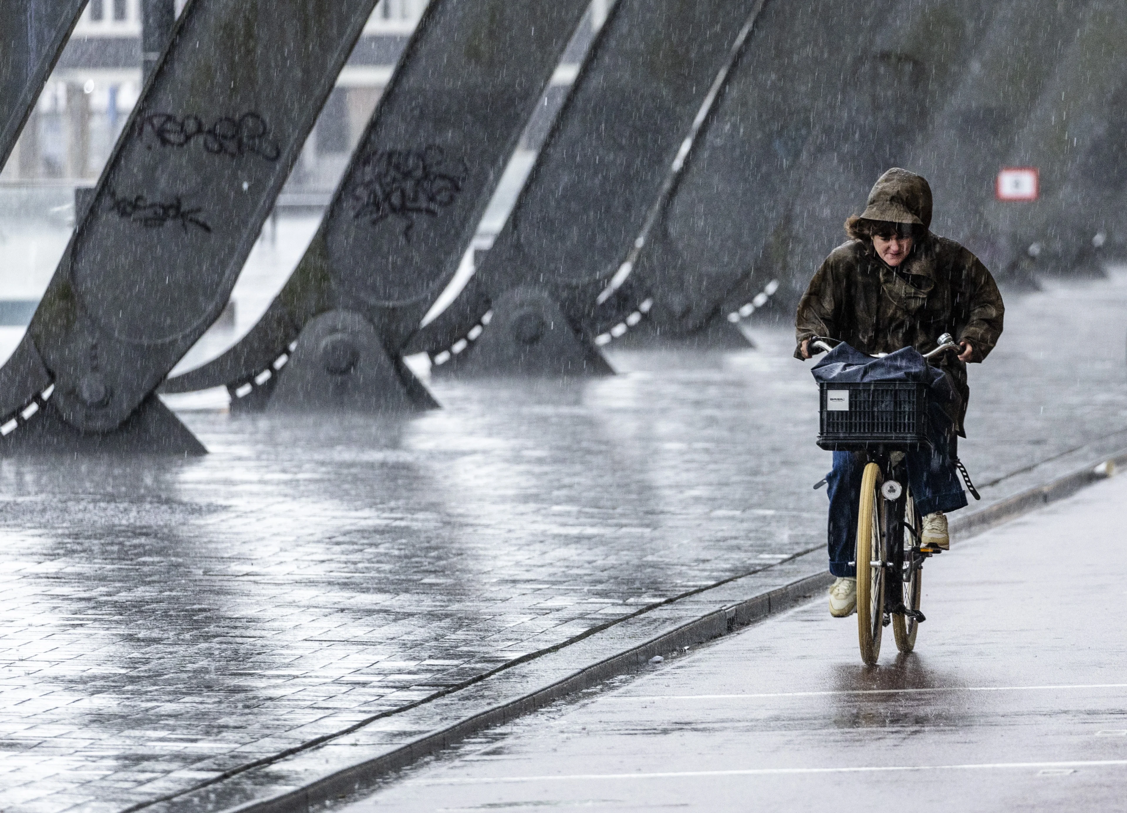 Storm op komst, kou en regen maken einde aan zachte herfstweer