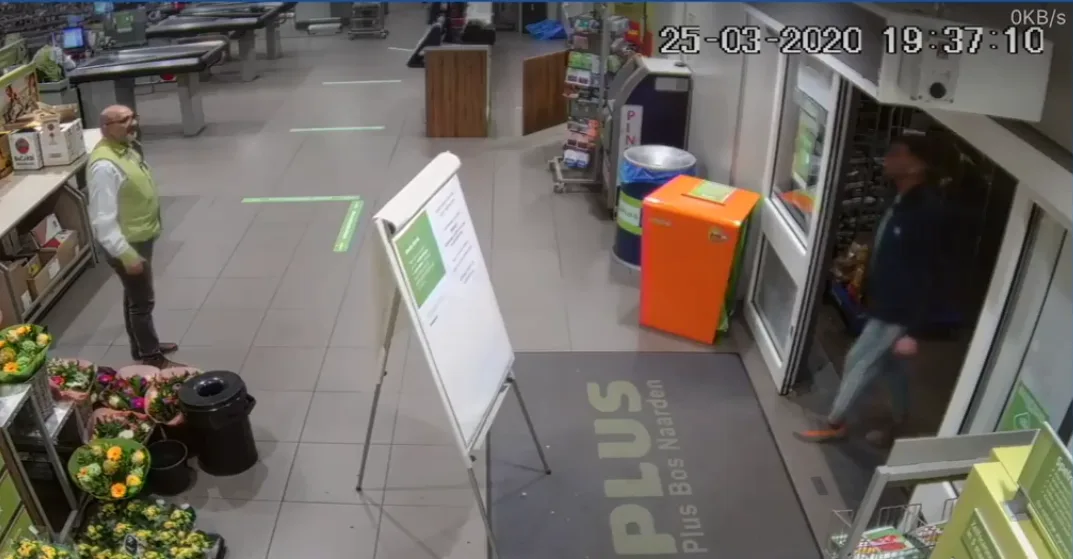 Supermarktmedewerker bespuugd door man die winkelwagen weigert