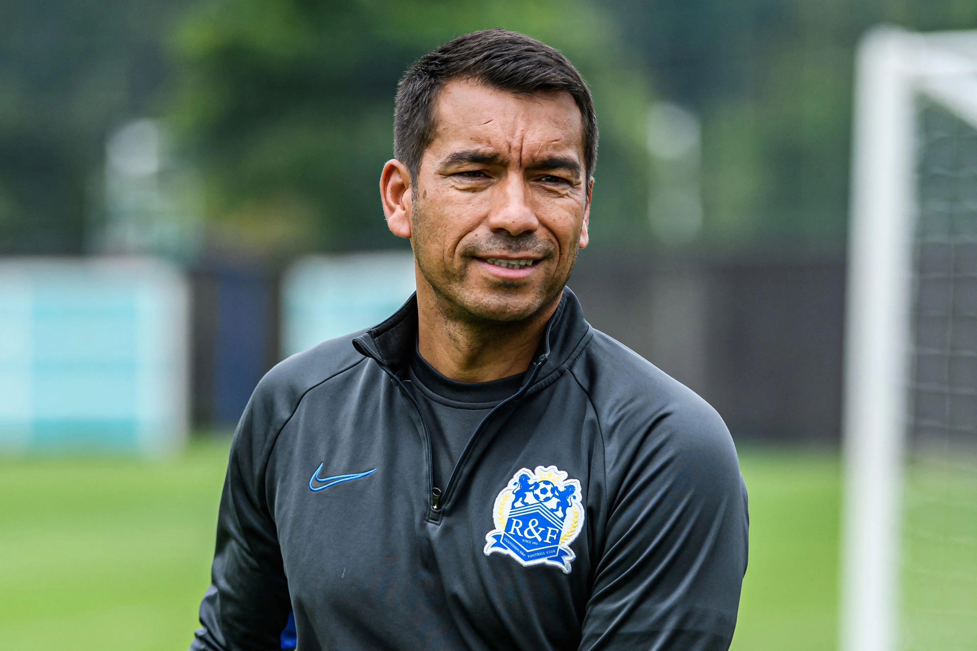 Van Bronckhorst wil wel bondscoach Oranje worden, maar is nog niet gevraagd