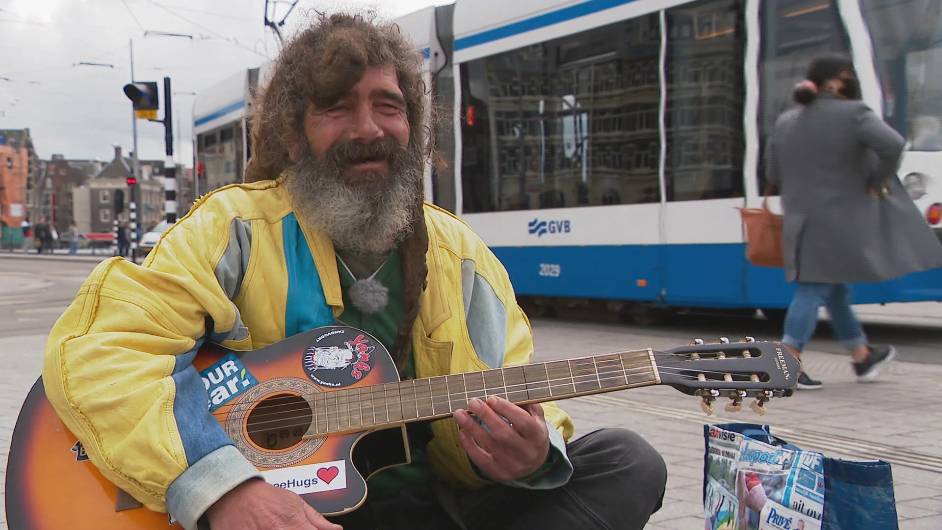Zwerver Thomas (52) treedt als muzikant op in DeLaMar-theater