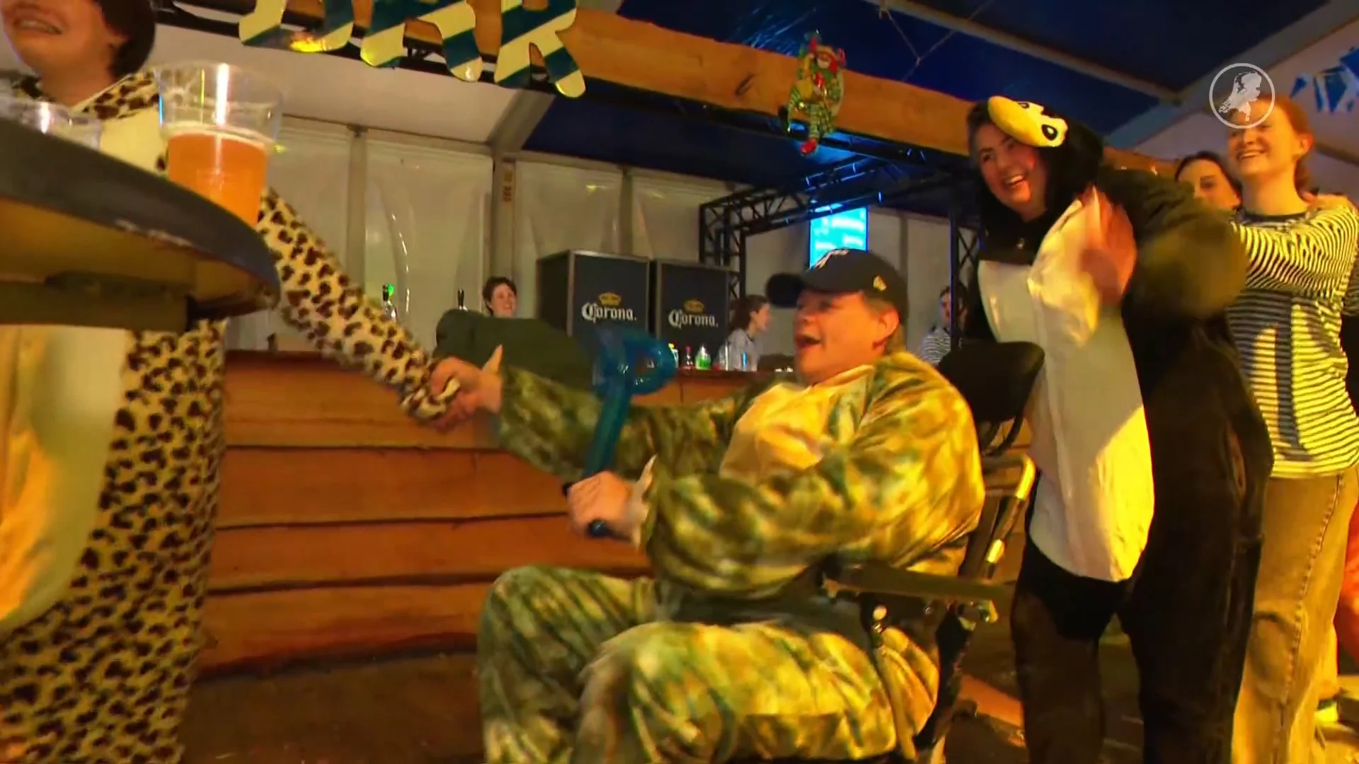 Carnaval in 'Rommelgat' levert wereldrecord langste polonaise op