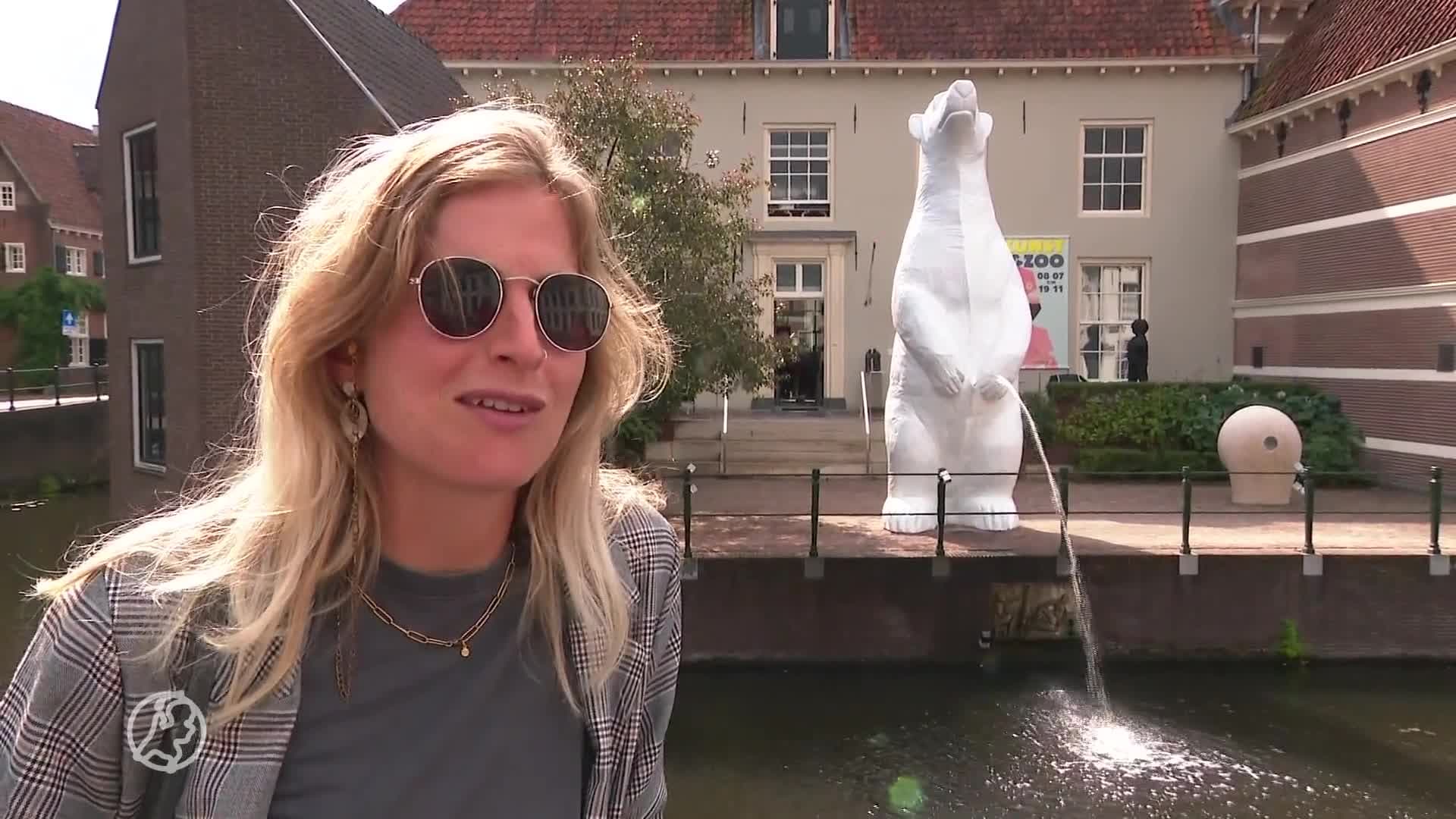 Een pissende ijsbeer in Amersfoort, is dat ordinair of kunst? 