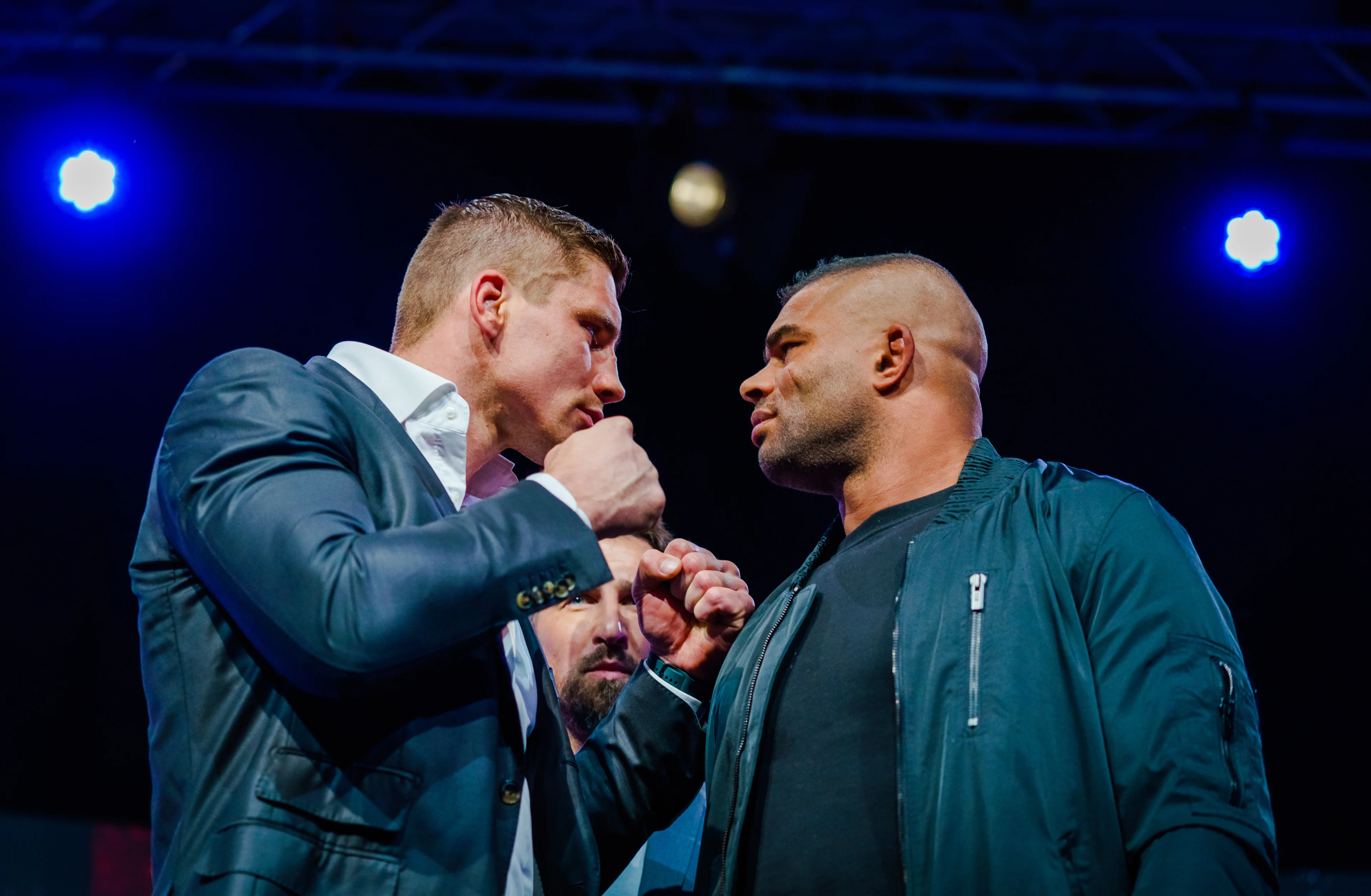 Streep door wereldtitelgevecht tussen Verhoeven en Overeem door blessure