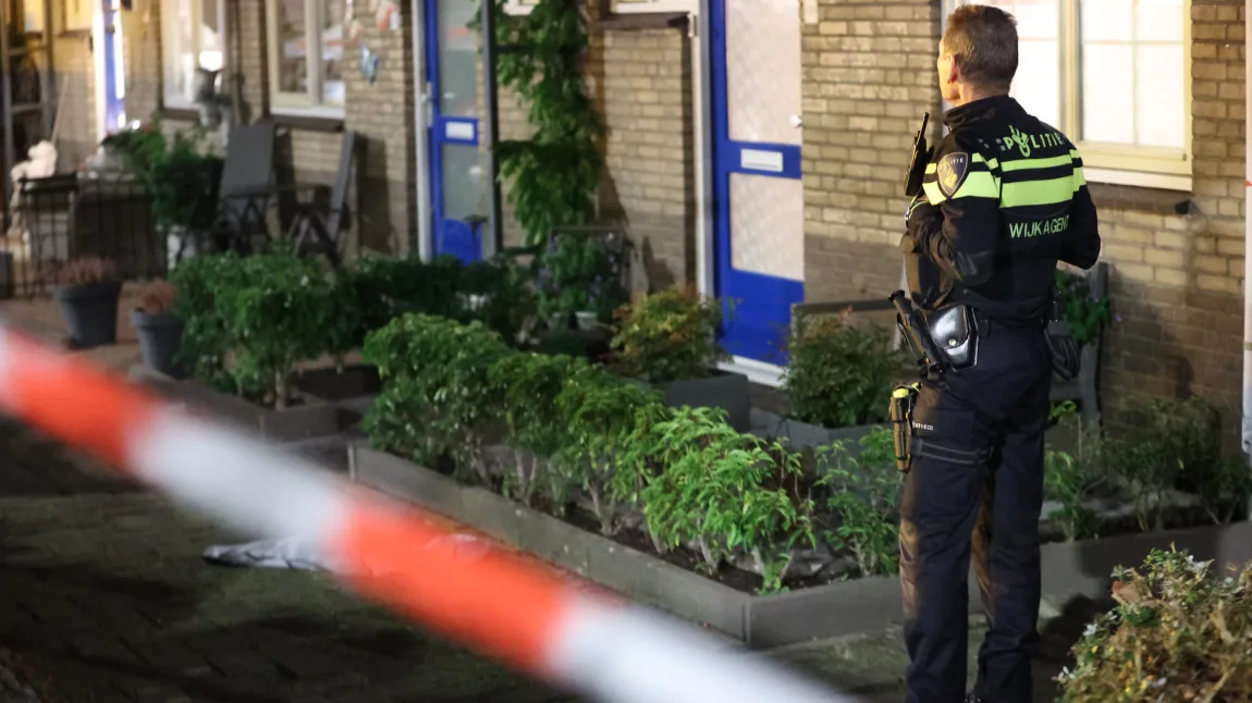 Man in Monster midden op straat in nek gestoken en beroofd