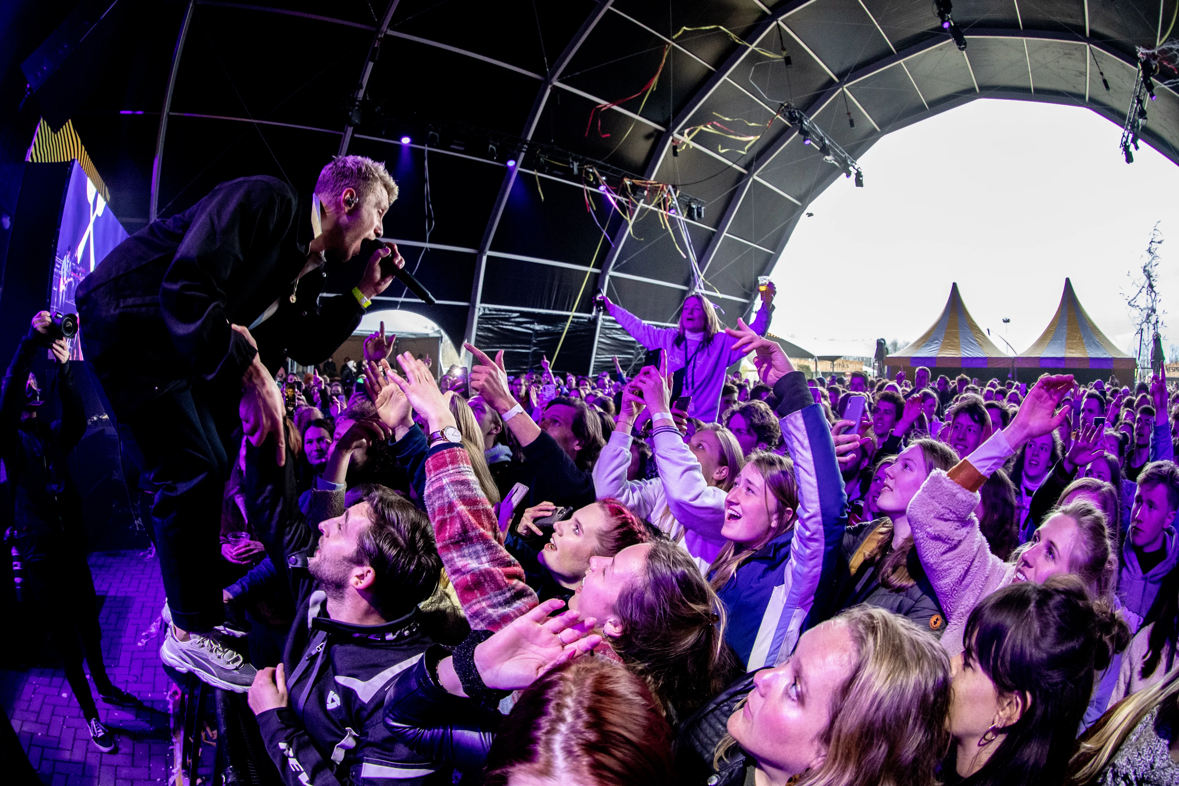 Naar een evenement met een negatieve sneltest: zo werkt het