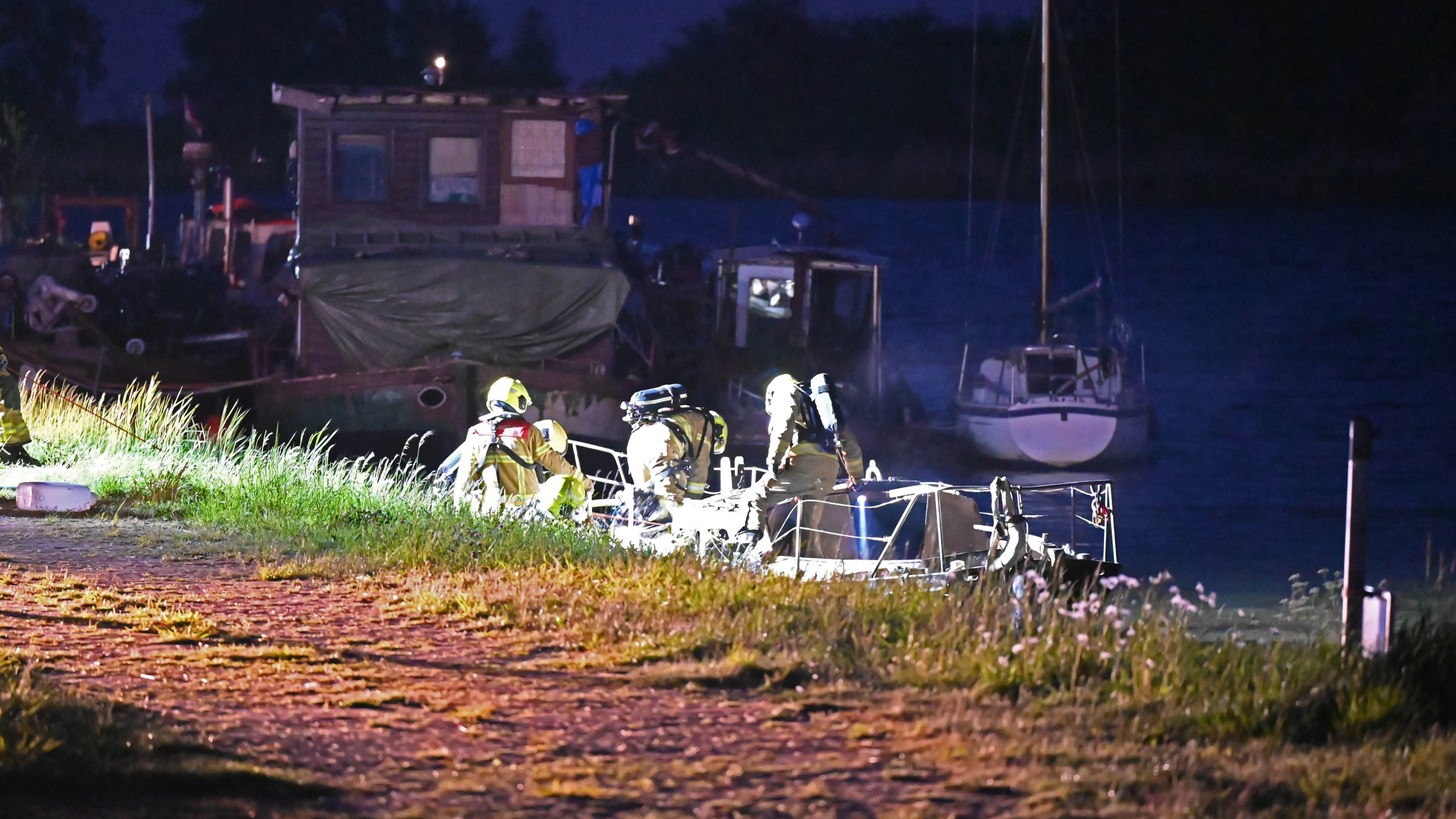 Dode en zwaargewonde na explosie op boot